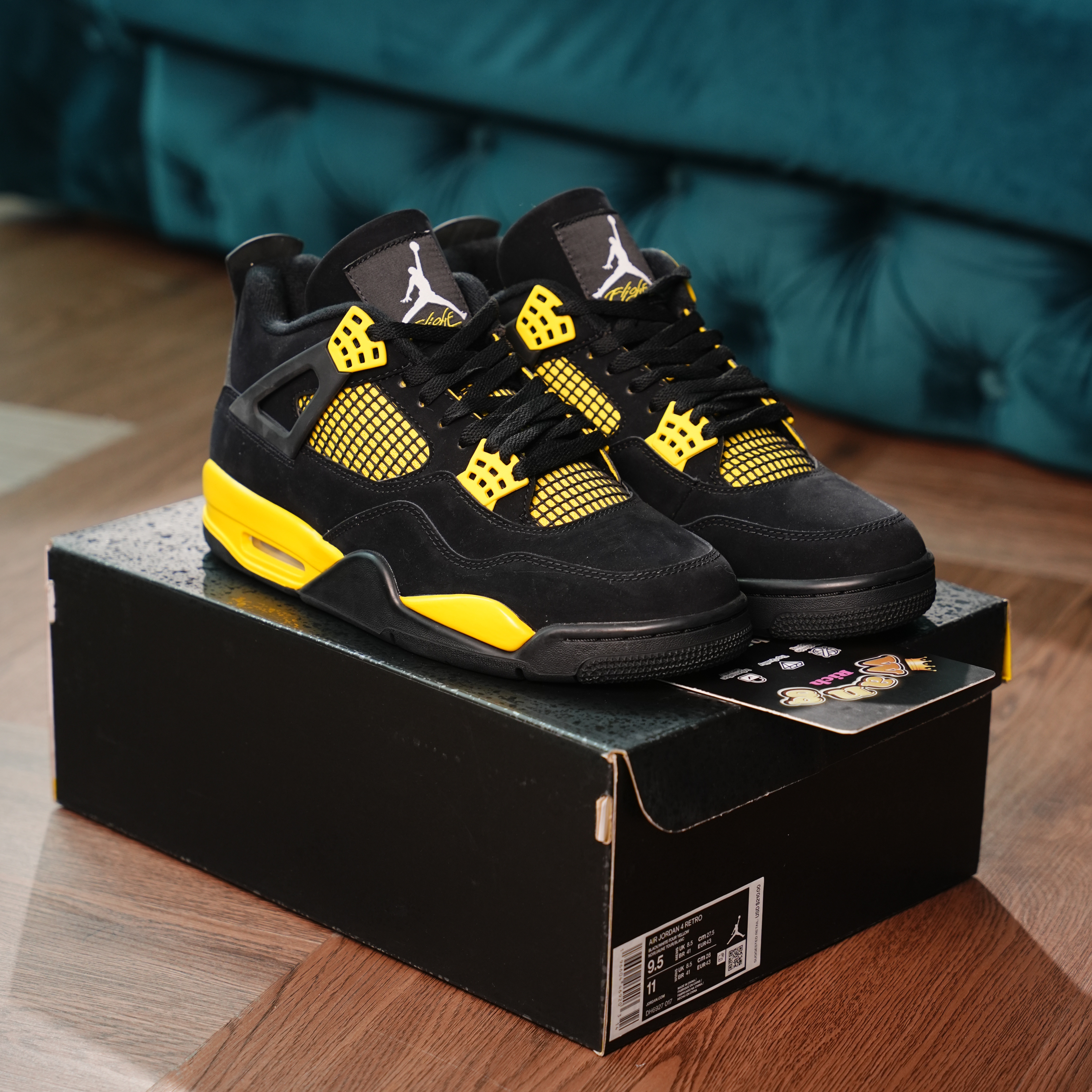 Air Jordan 4 Thunder
