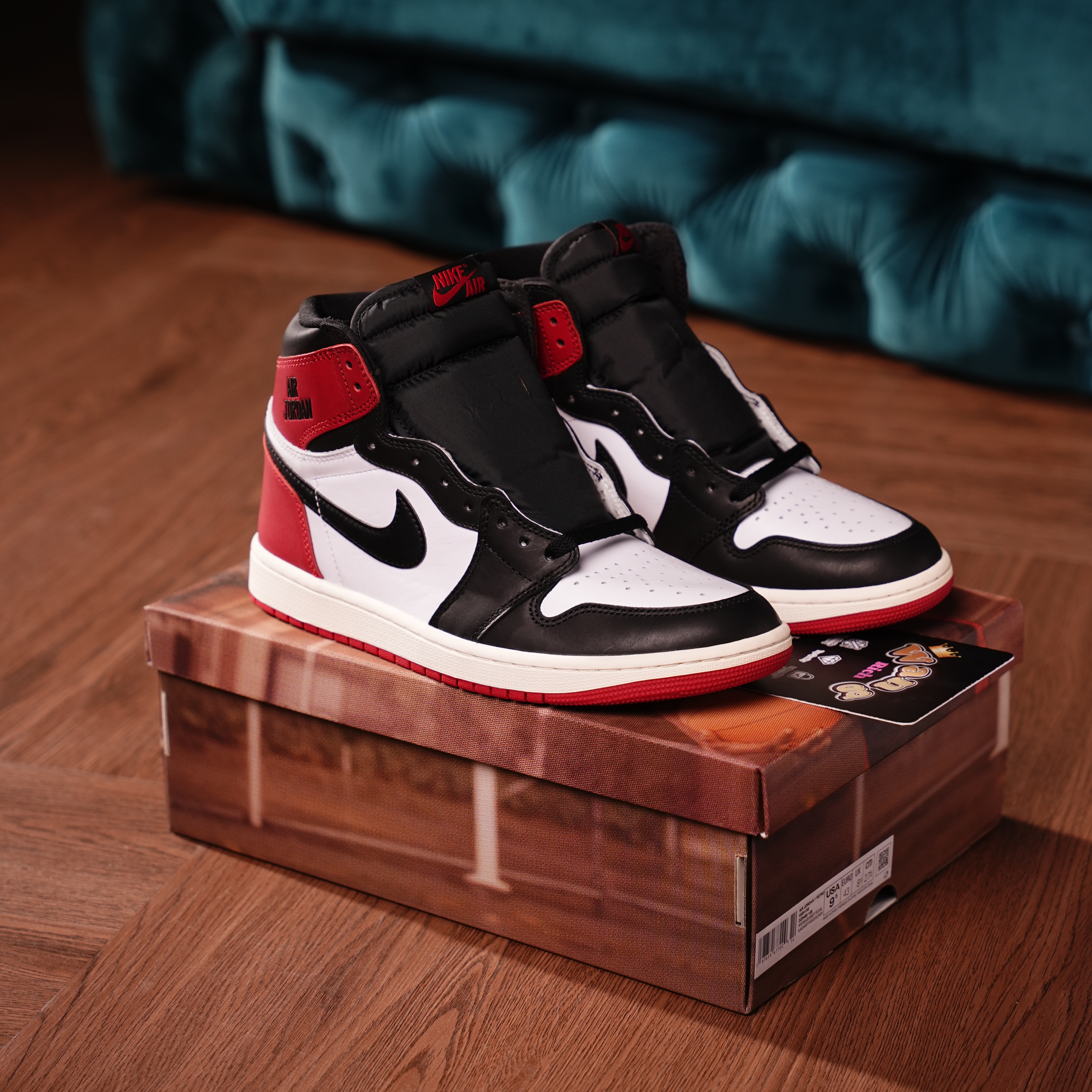 Air Jordan 1 Retro High Satin Black Toe