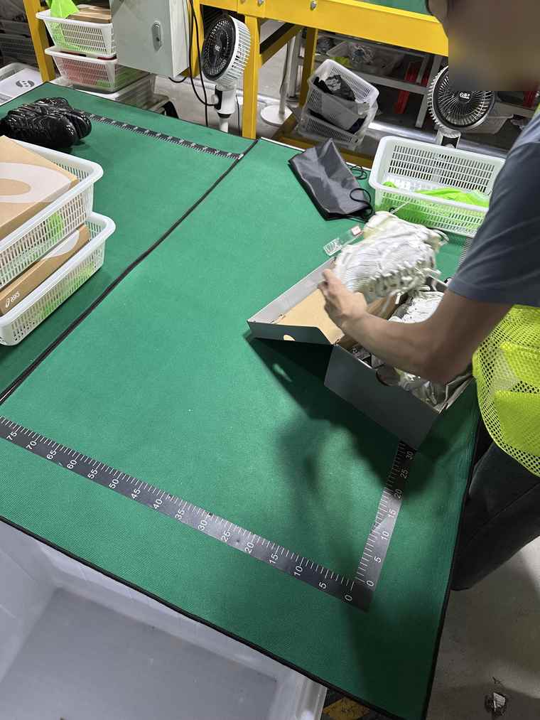 QC Before Packing Shoebox for RichWang Kicks warehouse QC packing and dispatch workflow