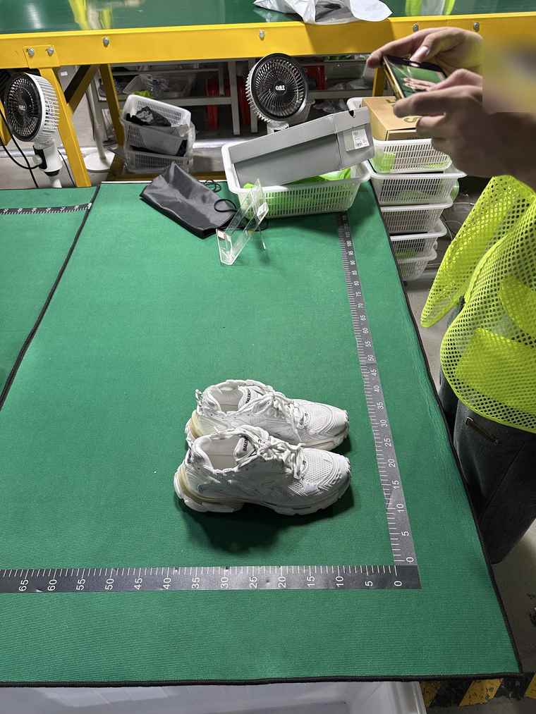 QC Photo Check on Measuring Mat for RichWang Kicks warehouse QC packing and dispatch workflow