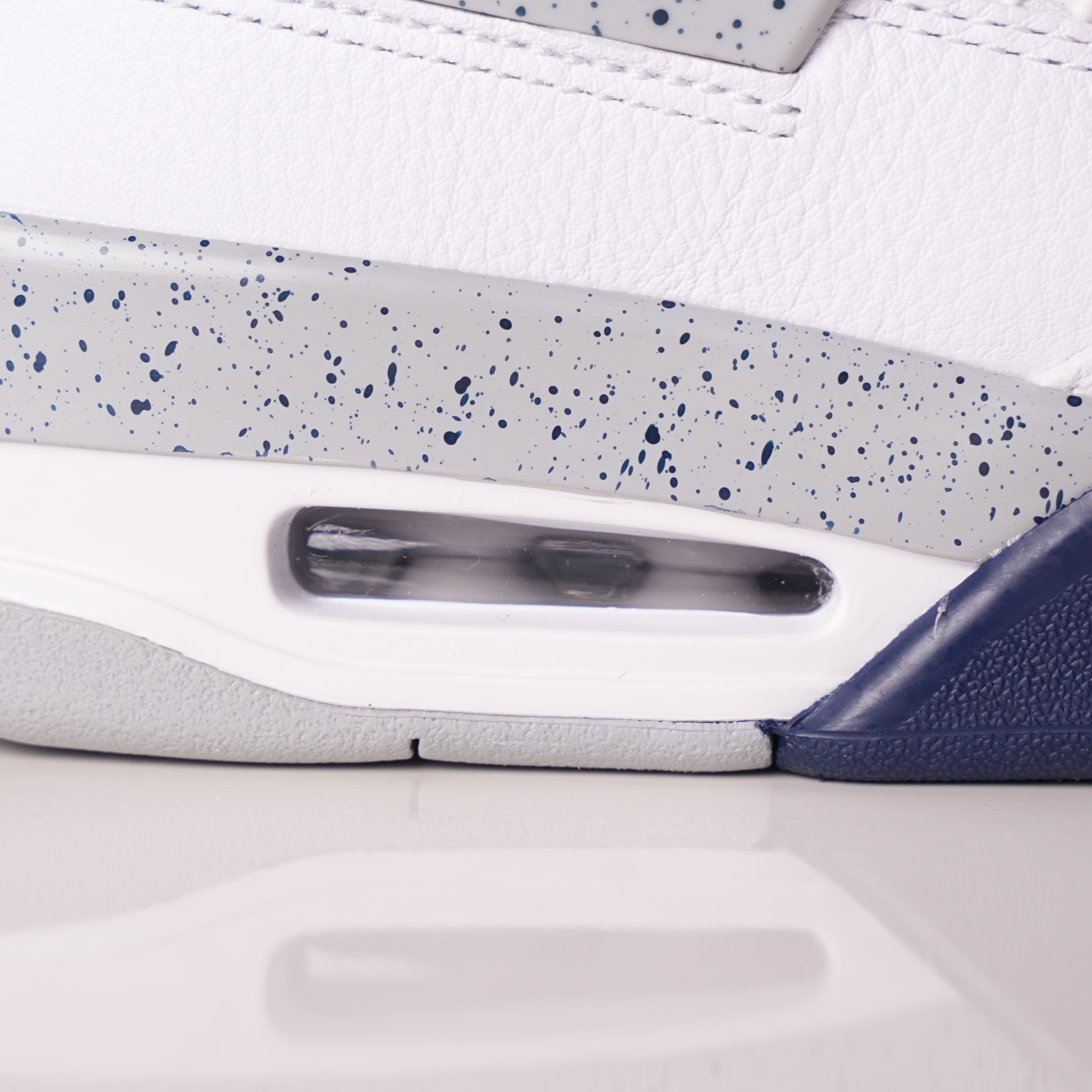 Air Jordan 4 Retro Midnight Navy