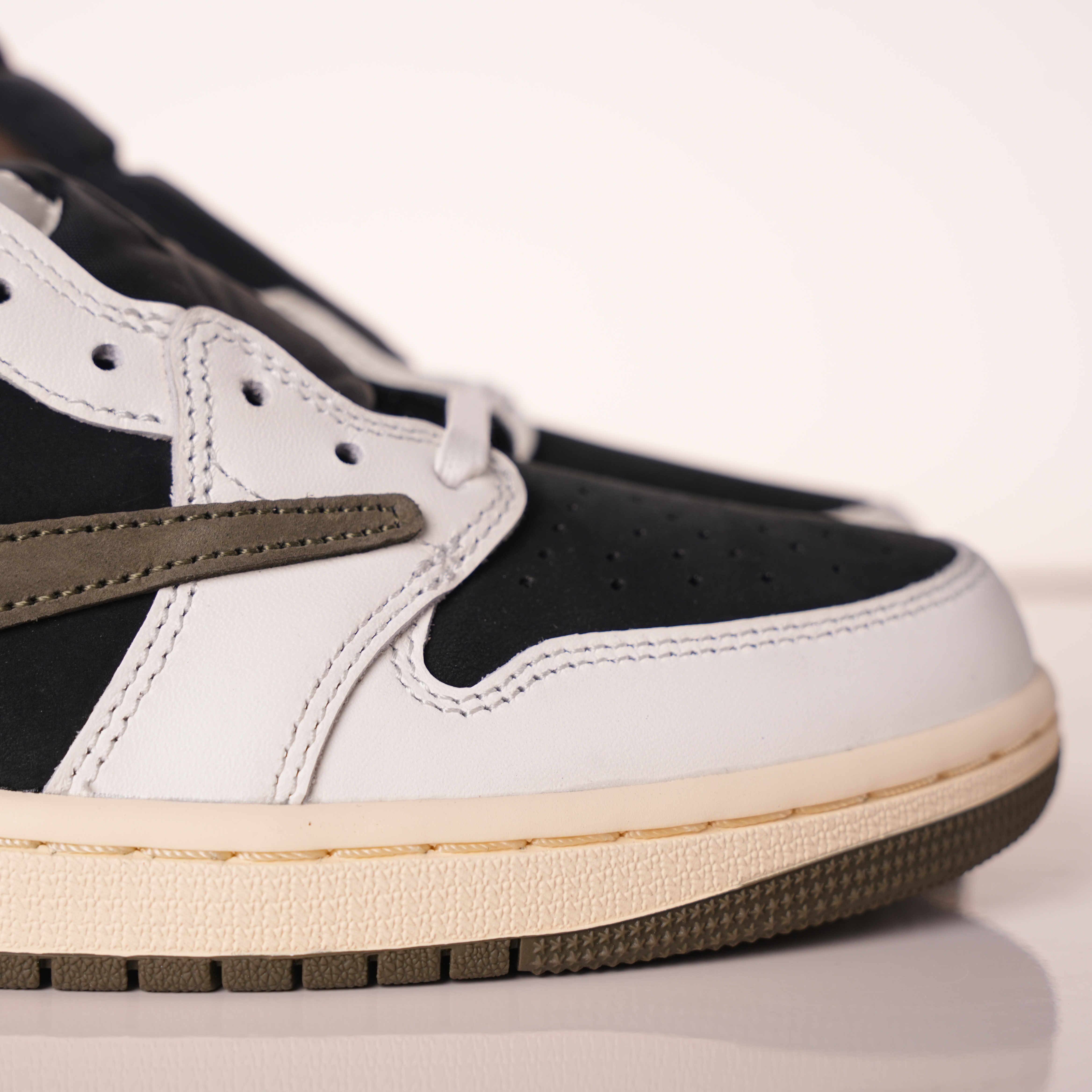 Travis Scott x Air Jordan 1 Low OG Olive