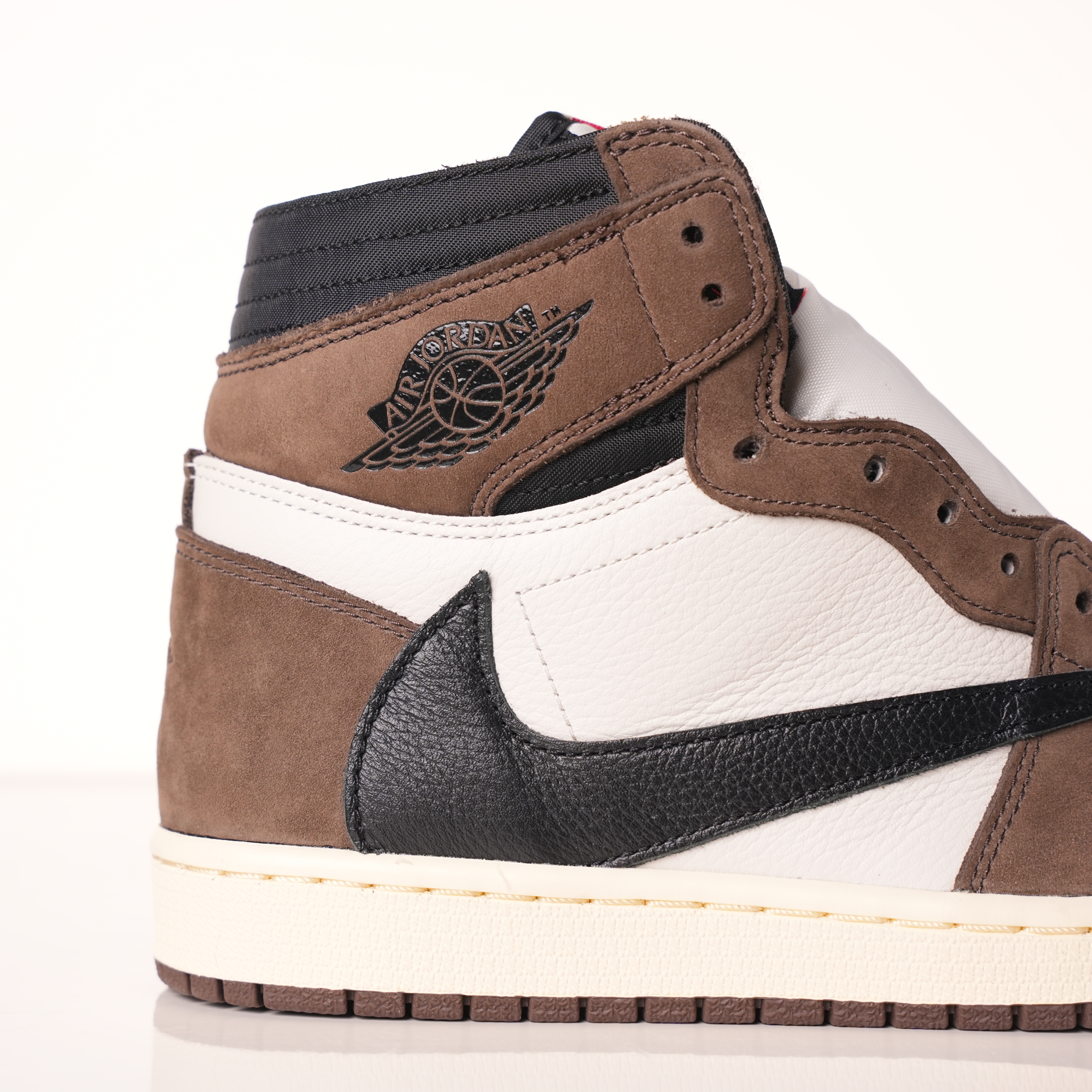 Air Jordan 1 Retro High Travis Scott
