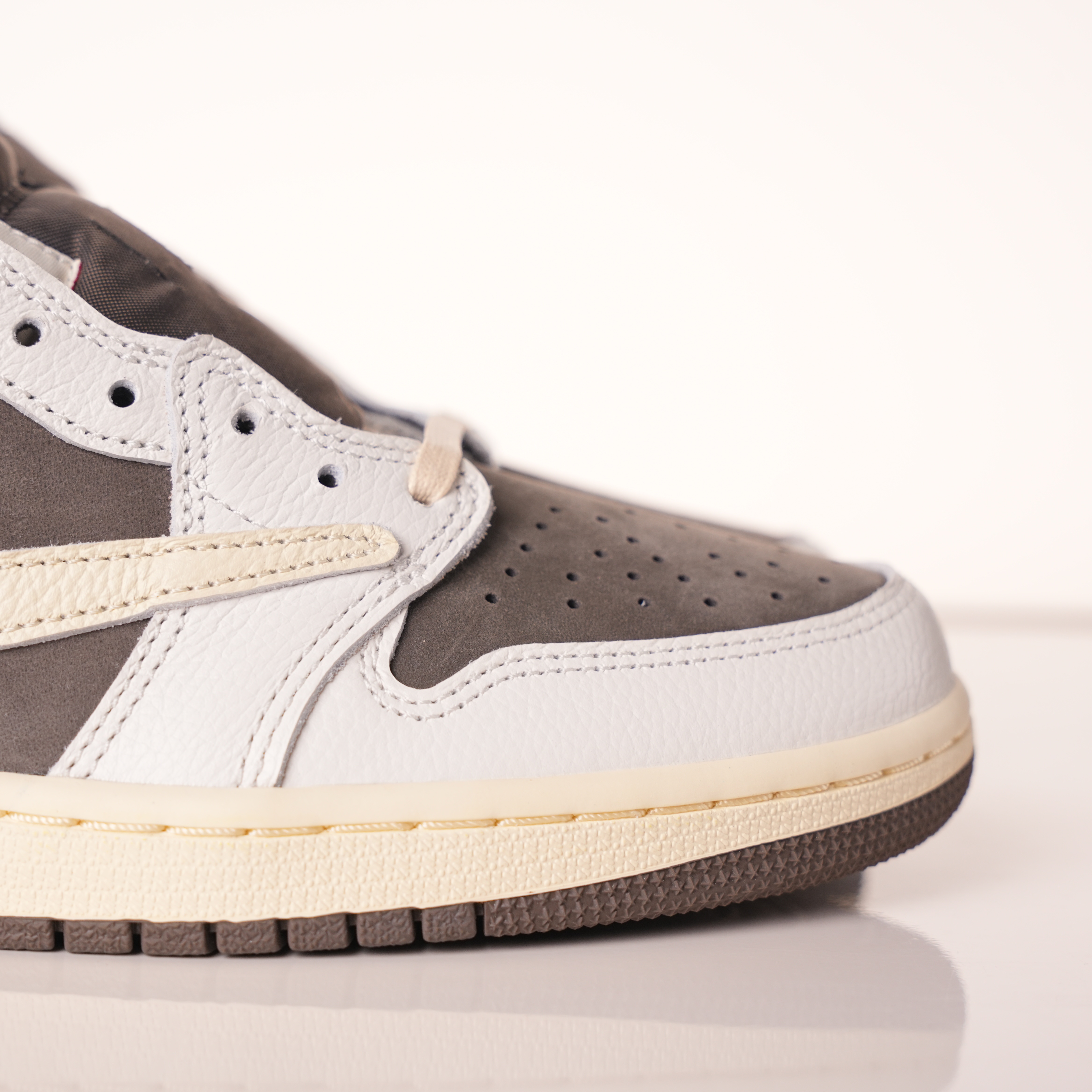 Travis Scott x Air Jordan 1 Low Reverse Mocha