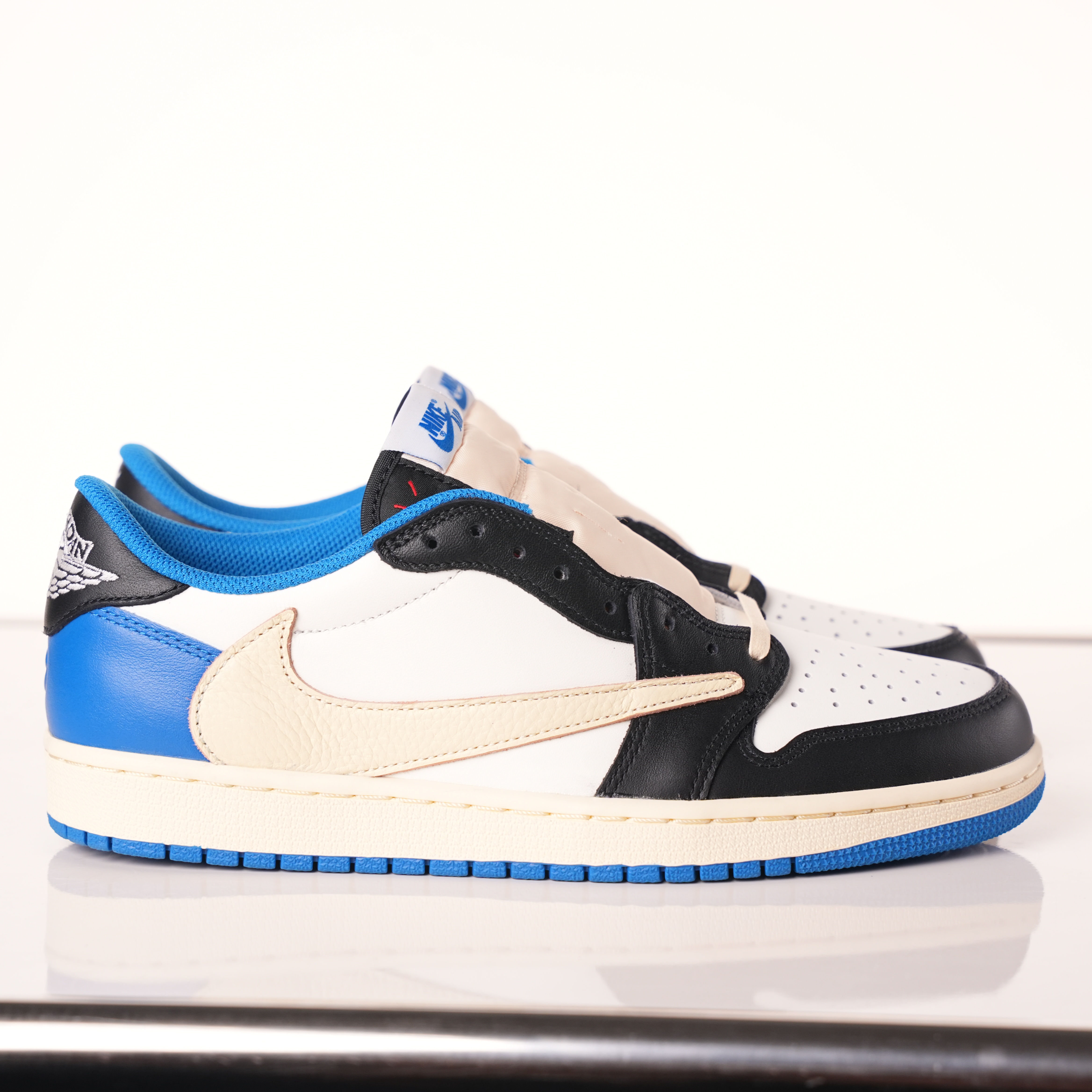 Travis Scott x Fragment Design x Air Jordan 1 Low