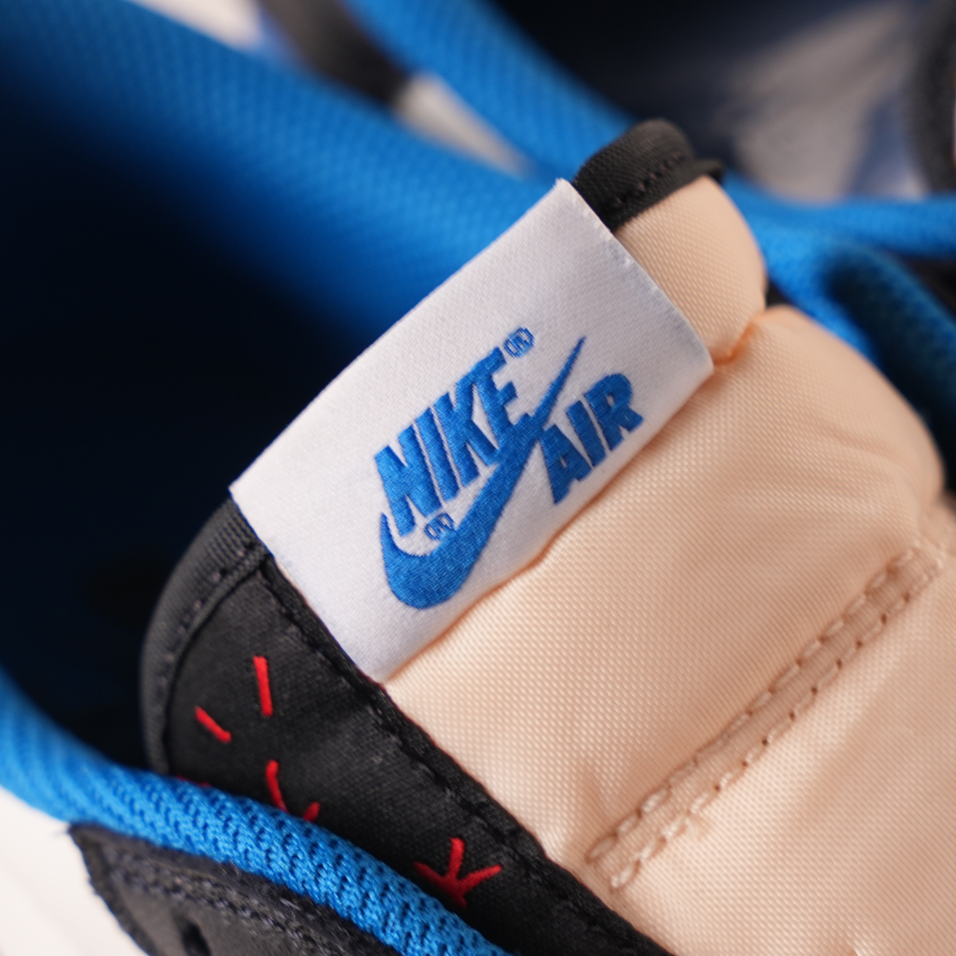 Travis Scott x Fragment Design x Air Jordan 1 Low