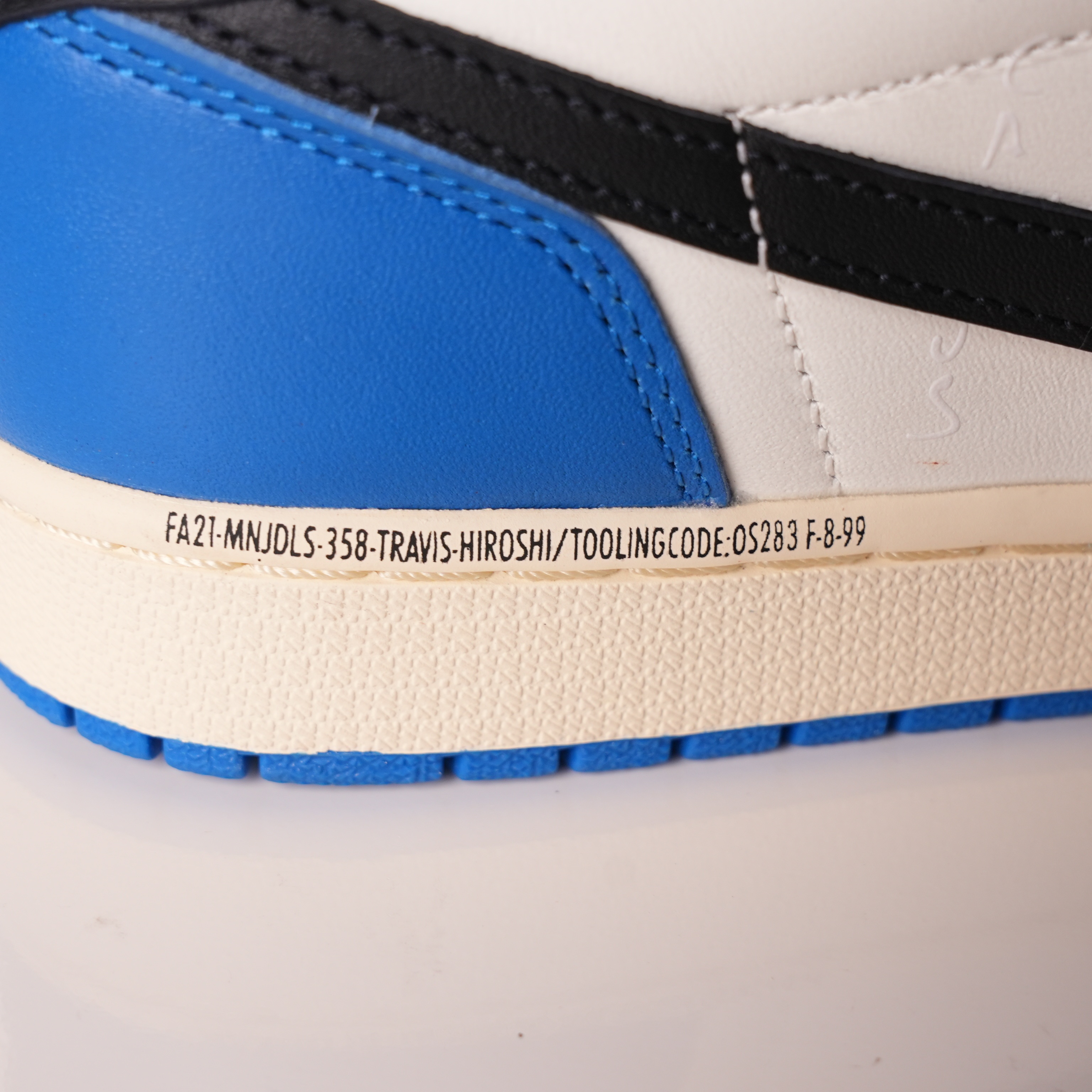 Travis Scott x Fragment Design x Air Jordan 1 Low