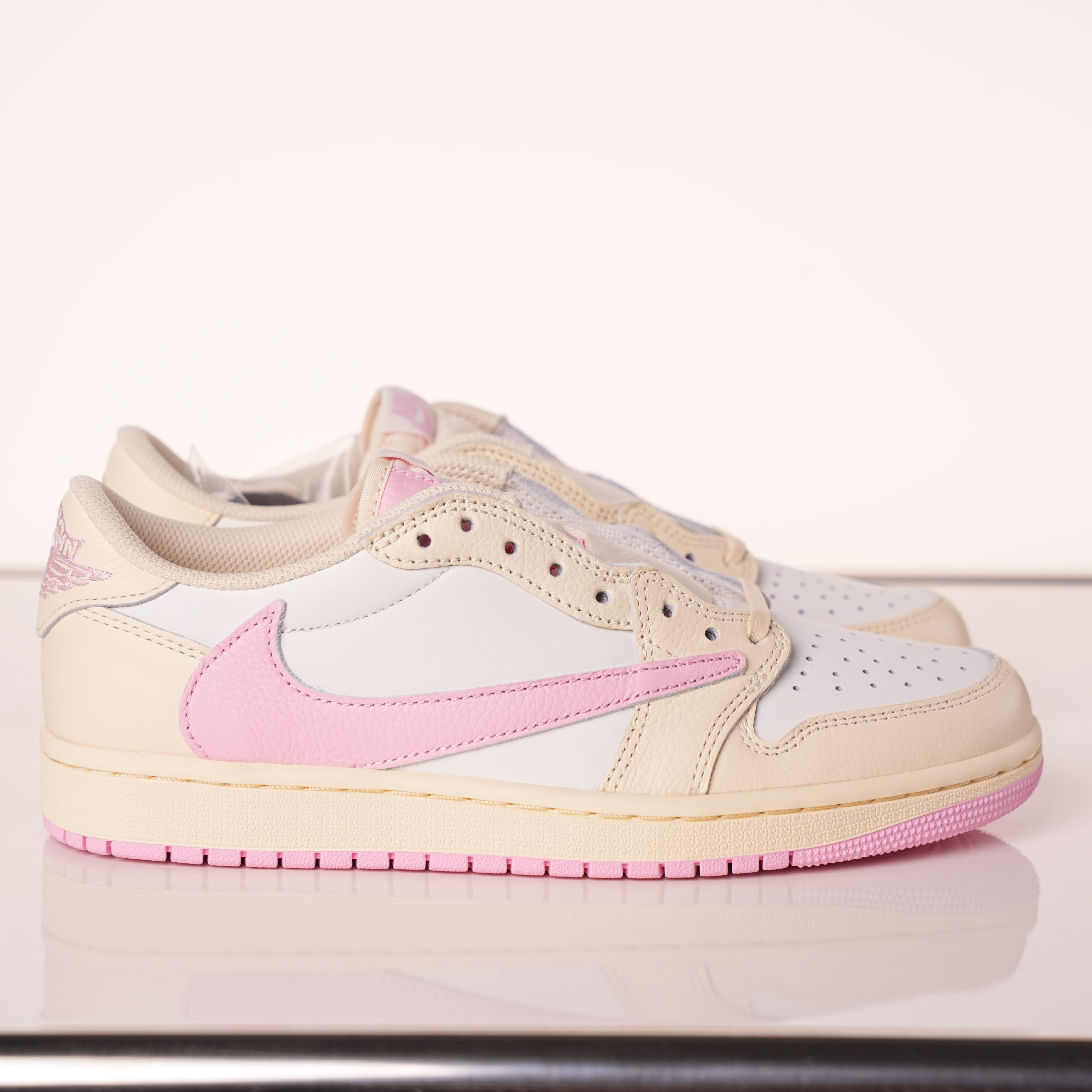 Travis Scott x Air Jordan 1 Low OG Sail Shy Pink