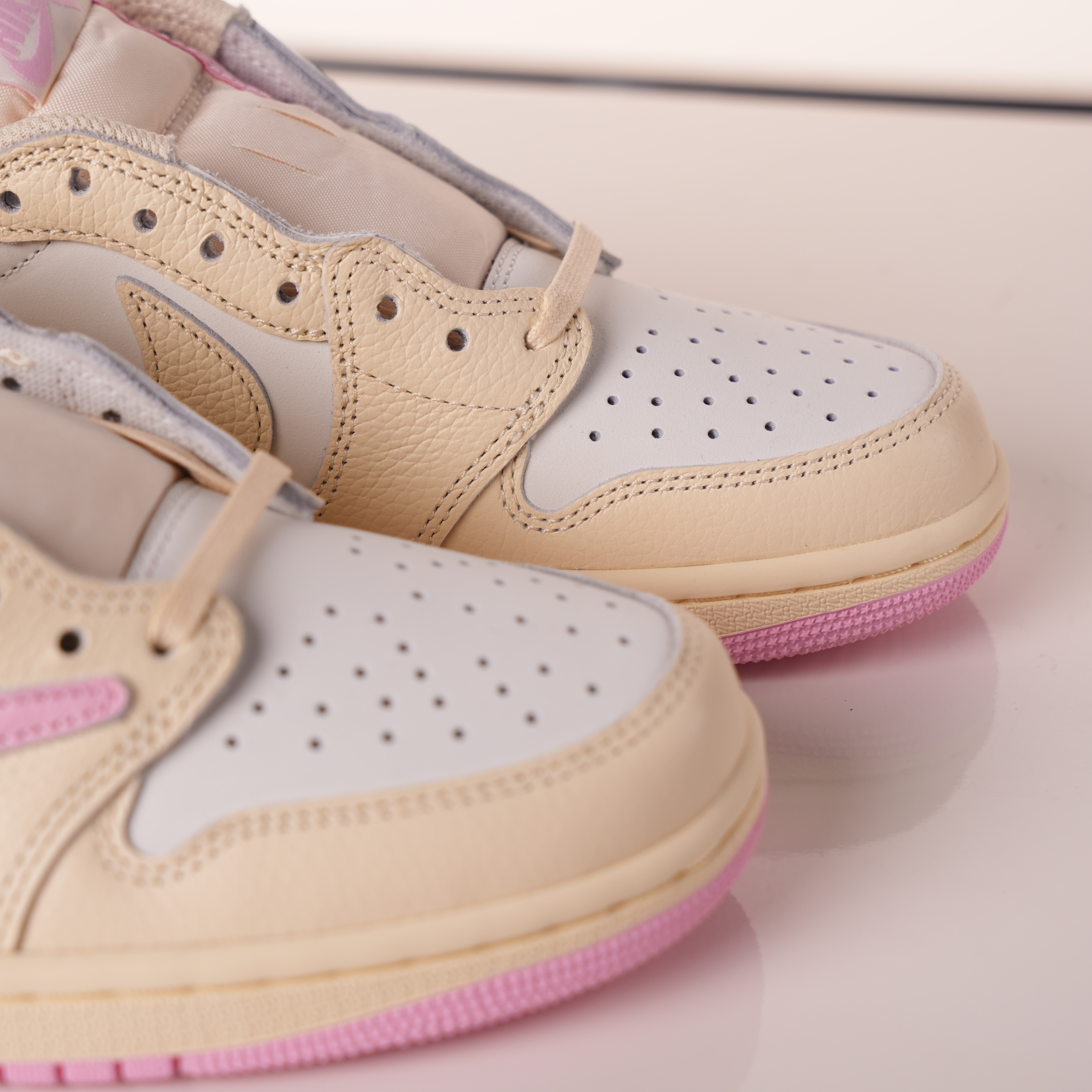 Travis Scott x Air Jordan 1 Low OG Sail Shy Pink