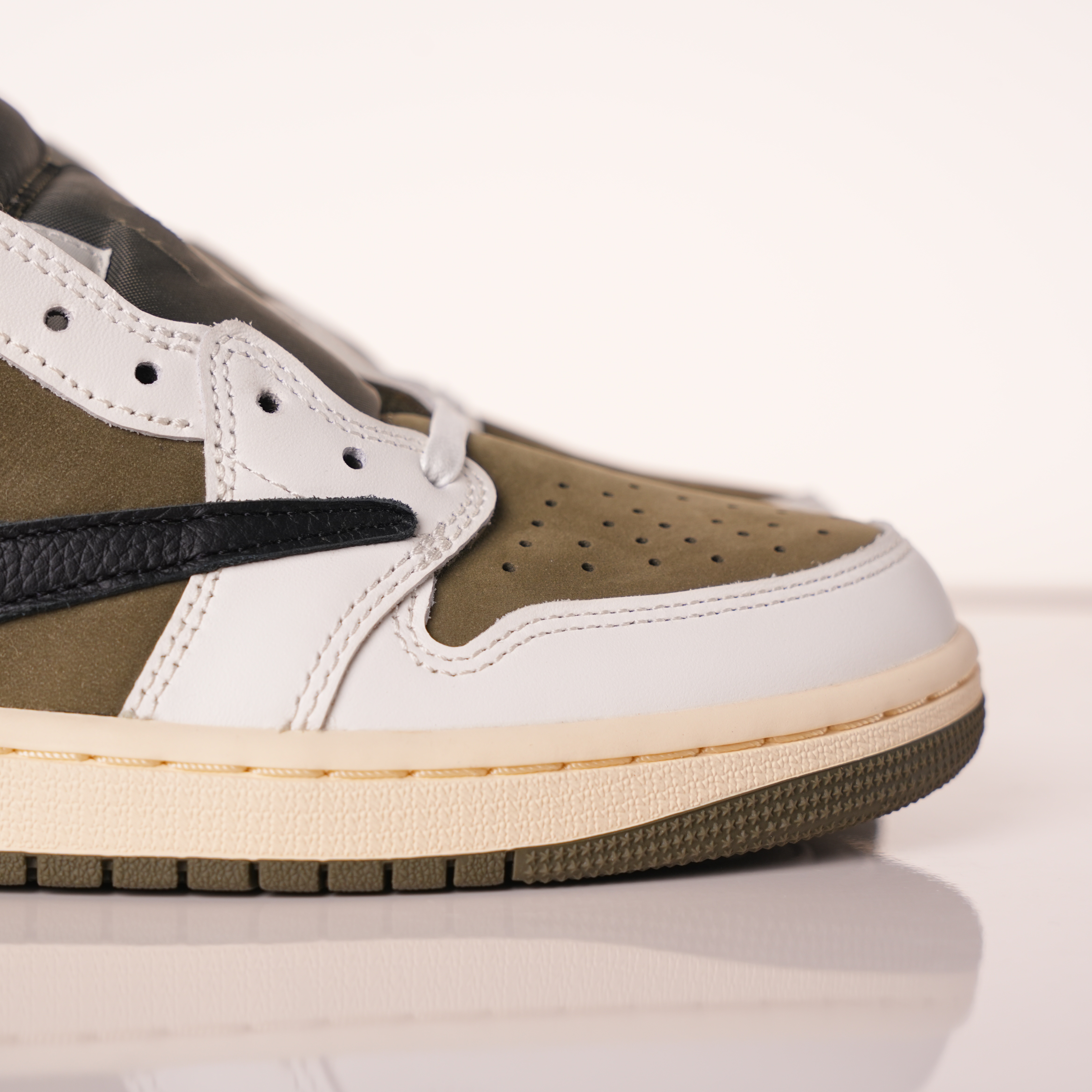 Travis Scott x Air Jordan 1 Low OG SP 'Medium Olive'
