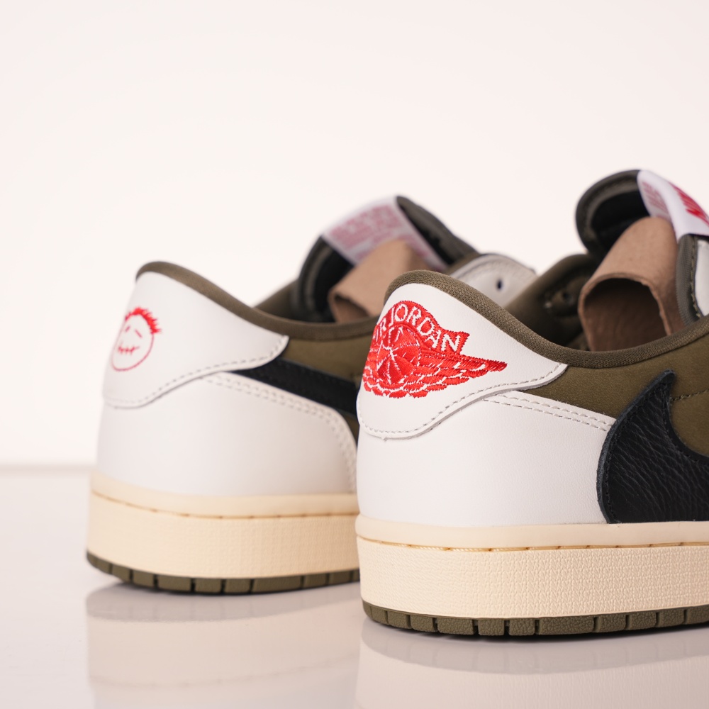 Travis Scott x Air Jordan 1 Low OG SP 'Medium Olive'