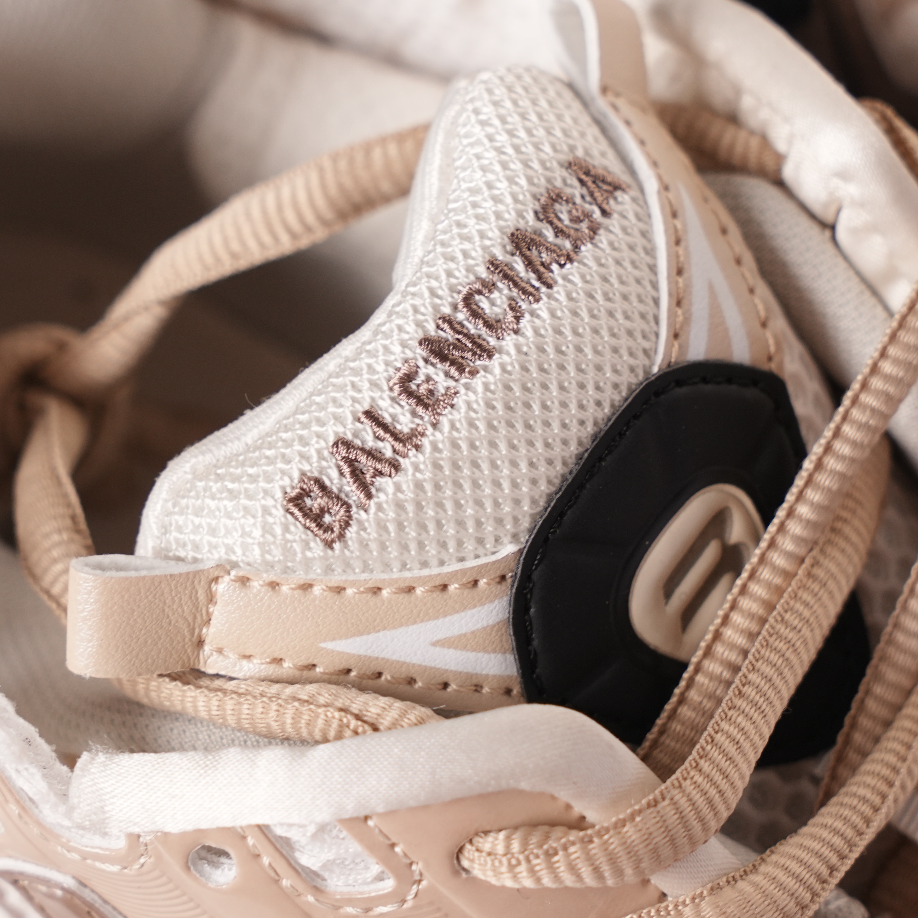 Balenciaga Runner Beige Black White