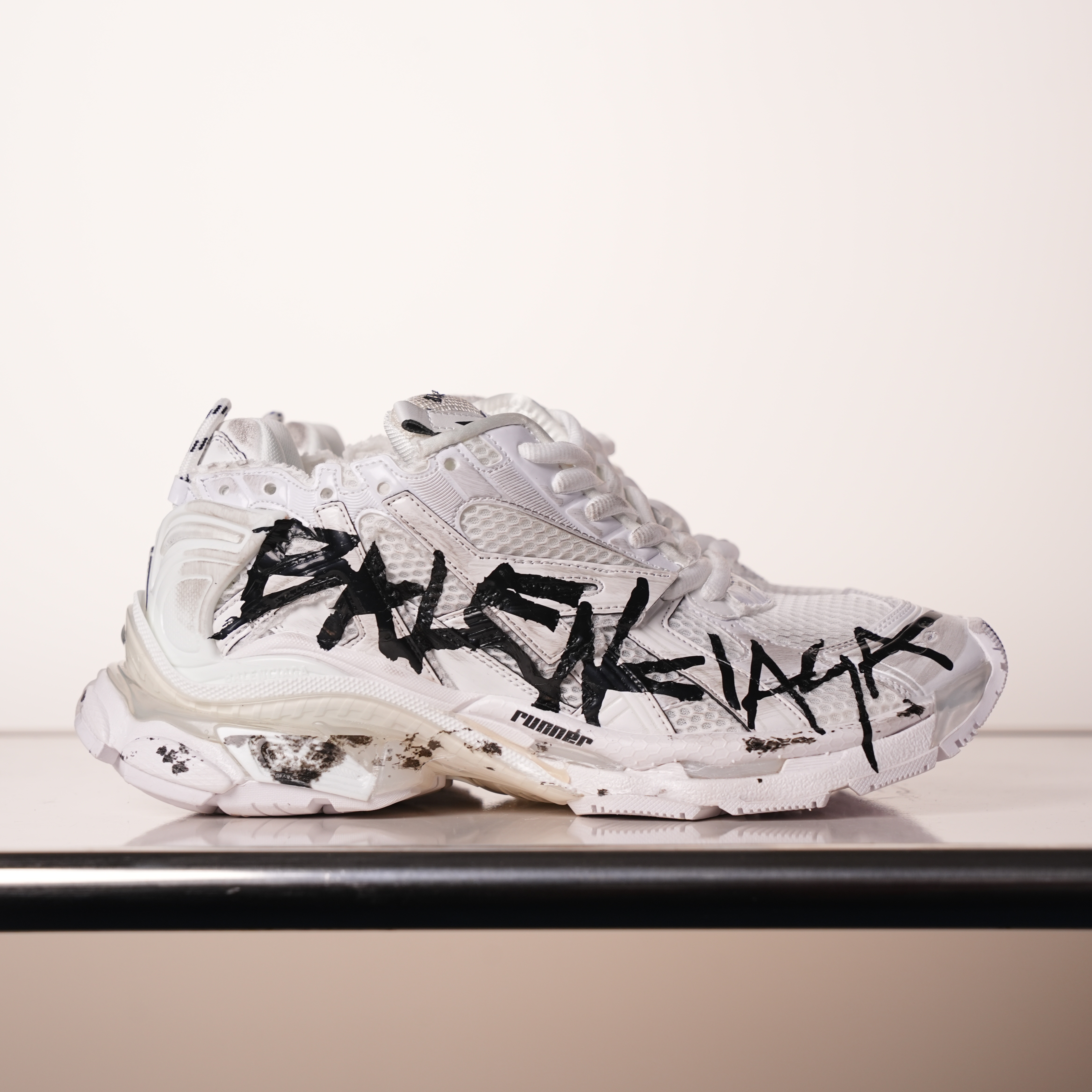 Balenciaga Runner Graffiti White