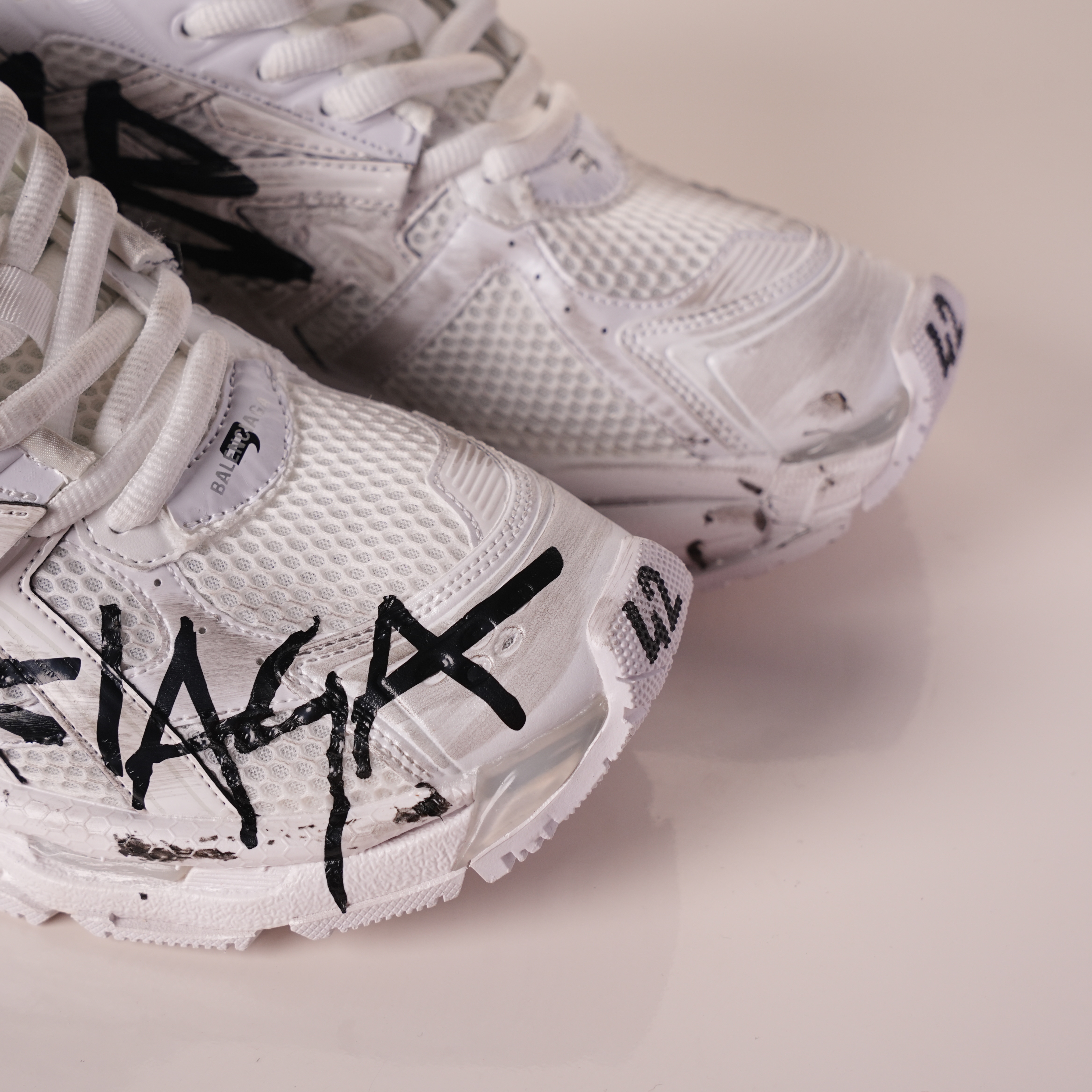 Balenciaga Runner Graffiti White