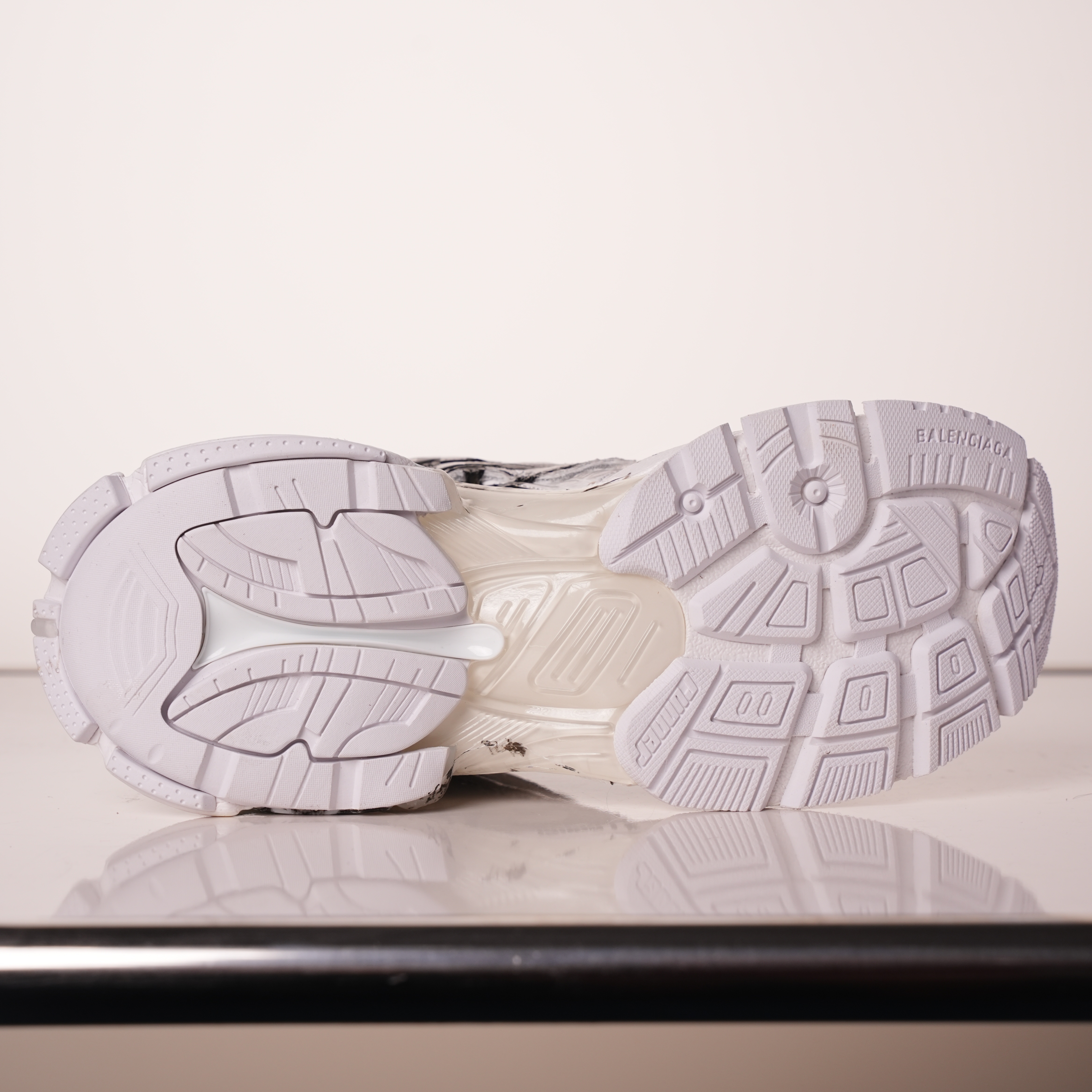 Balenciaga Runner Graffiti White