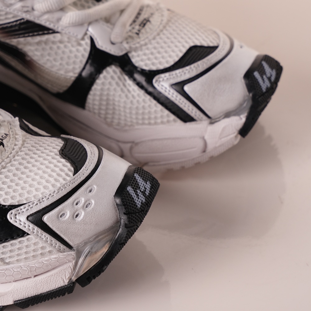 Balenciaga Runner Sneaker 'Gradient - White Black'