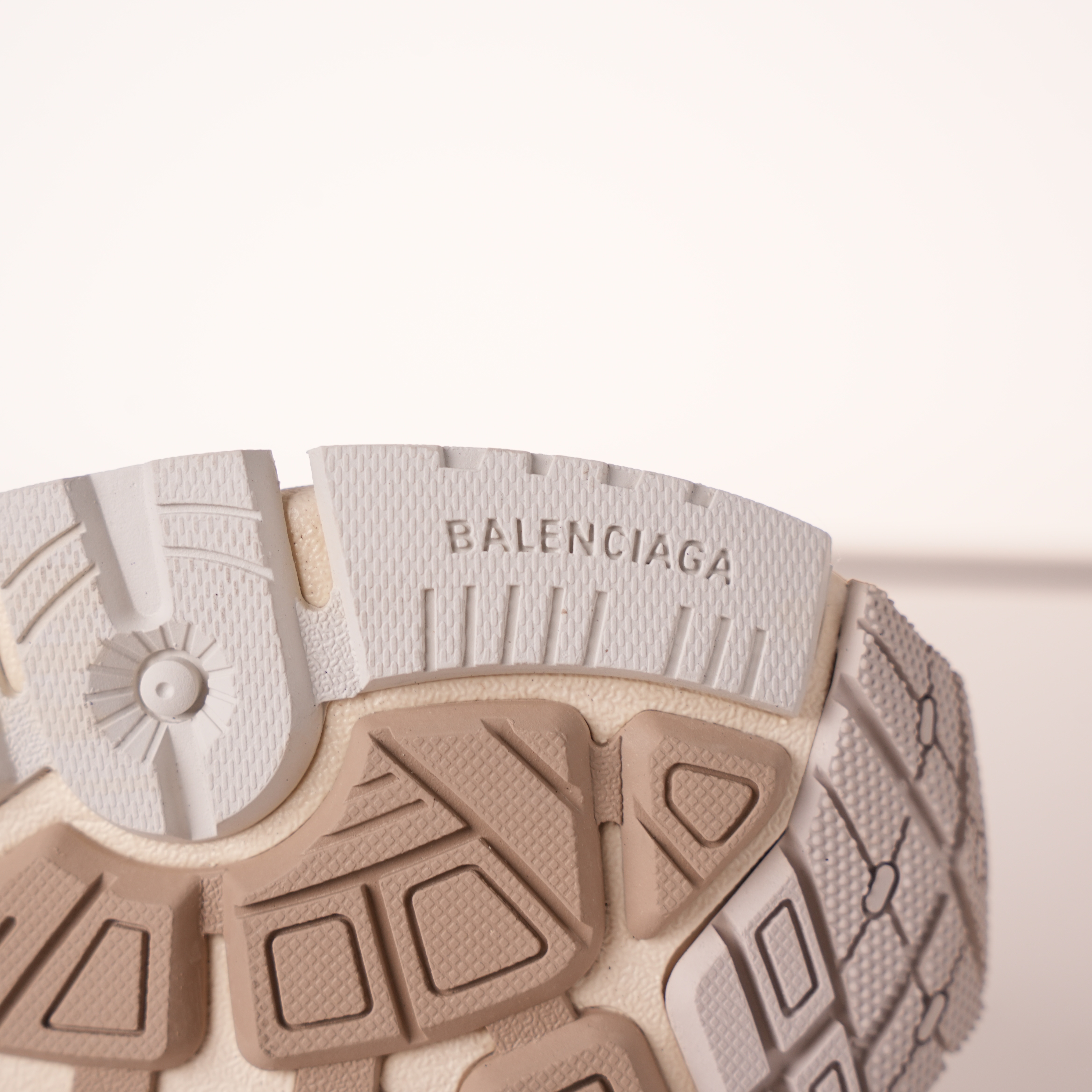 Balenciaga Runner Sneaker Beige Mix