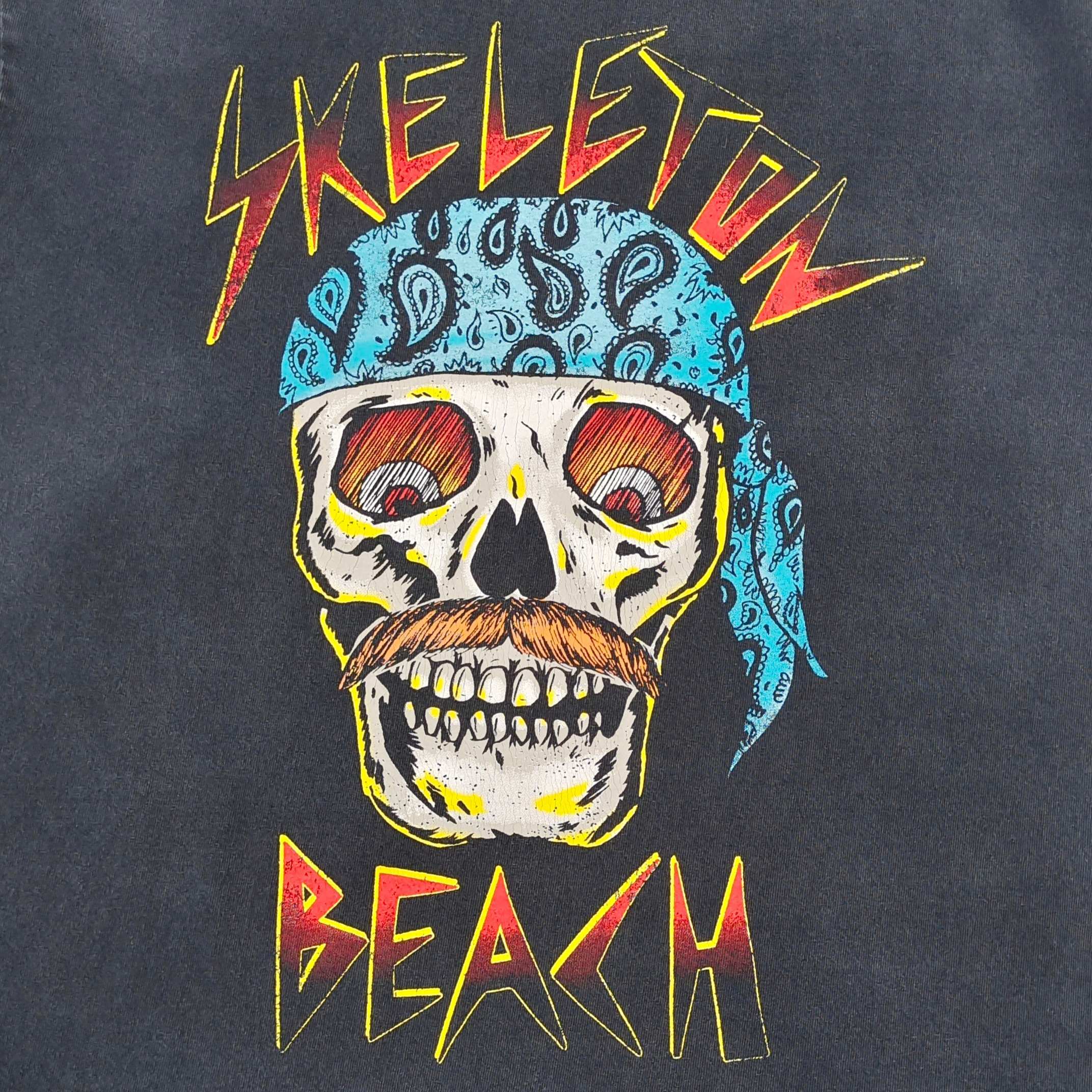 GD Skeleton Beach Skull Logo Tee Vintage Black #B4467