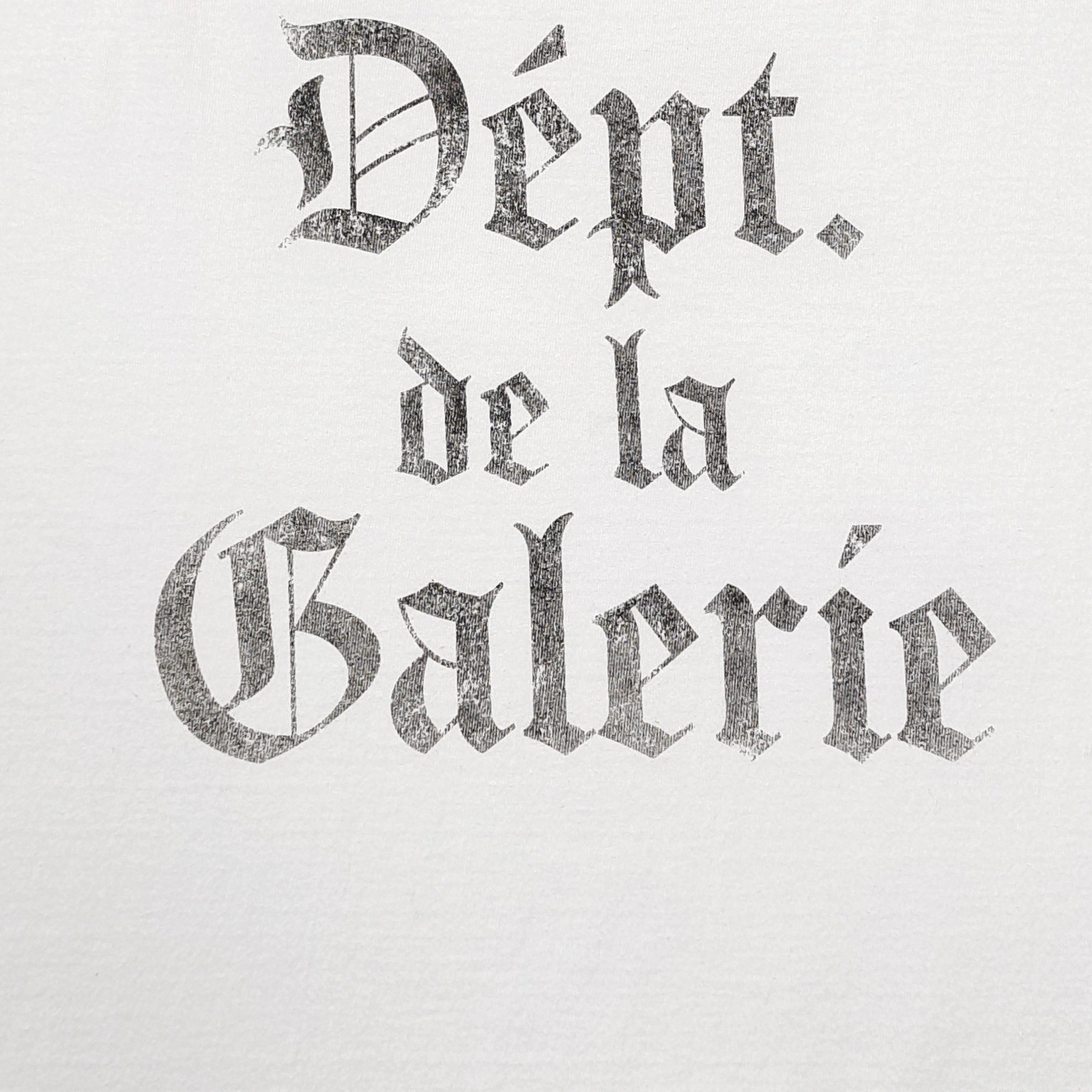 GD Dept. De La Galerie Gothic Logo Tee White #B4493