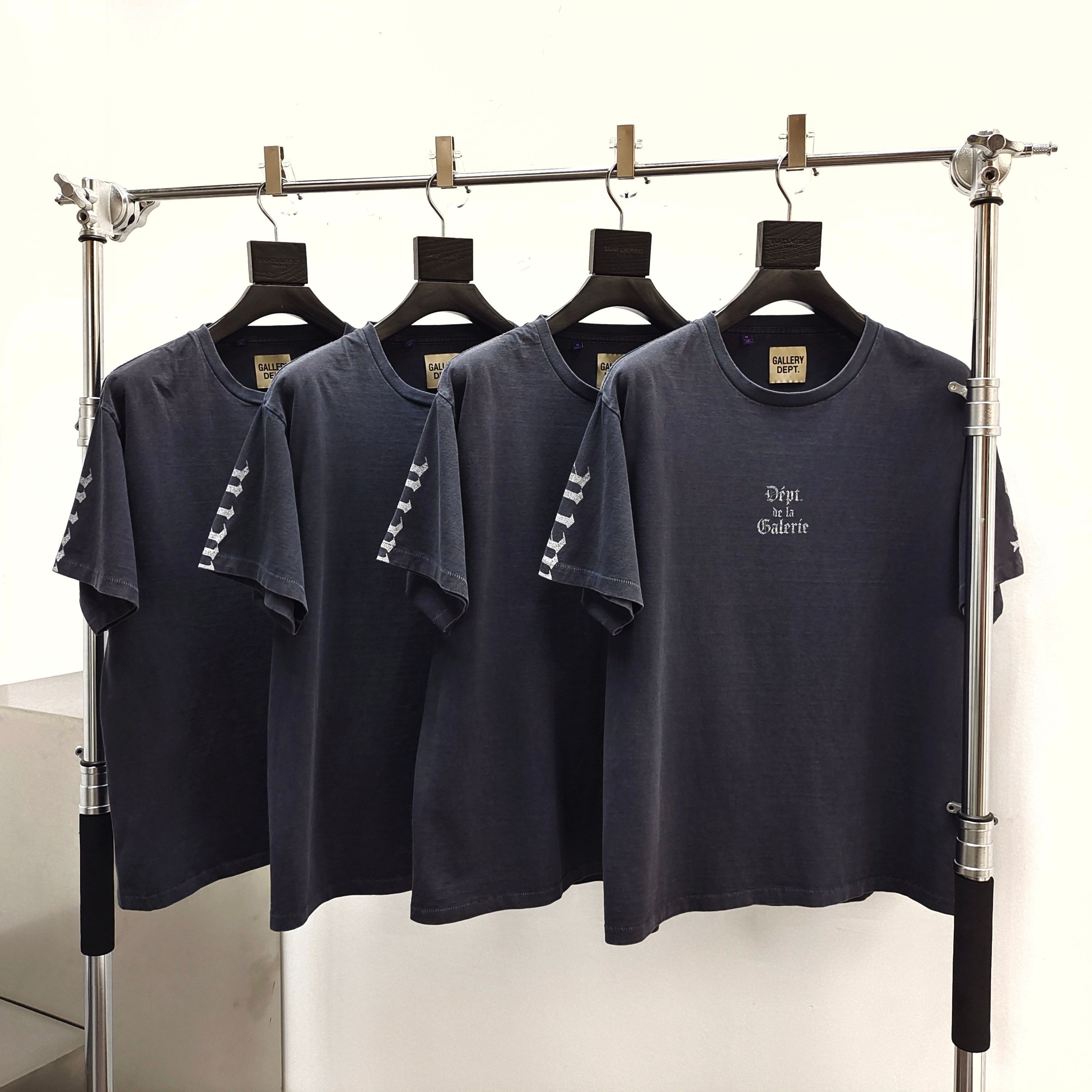 GD Dept. De La Galerie Gothic Logo Tee Black #B4458