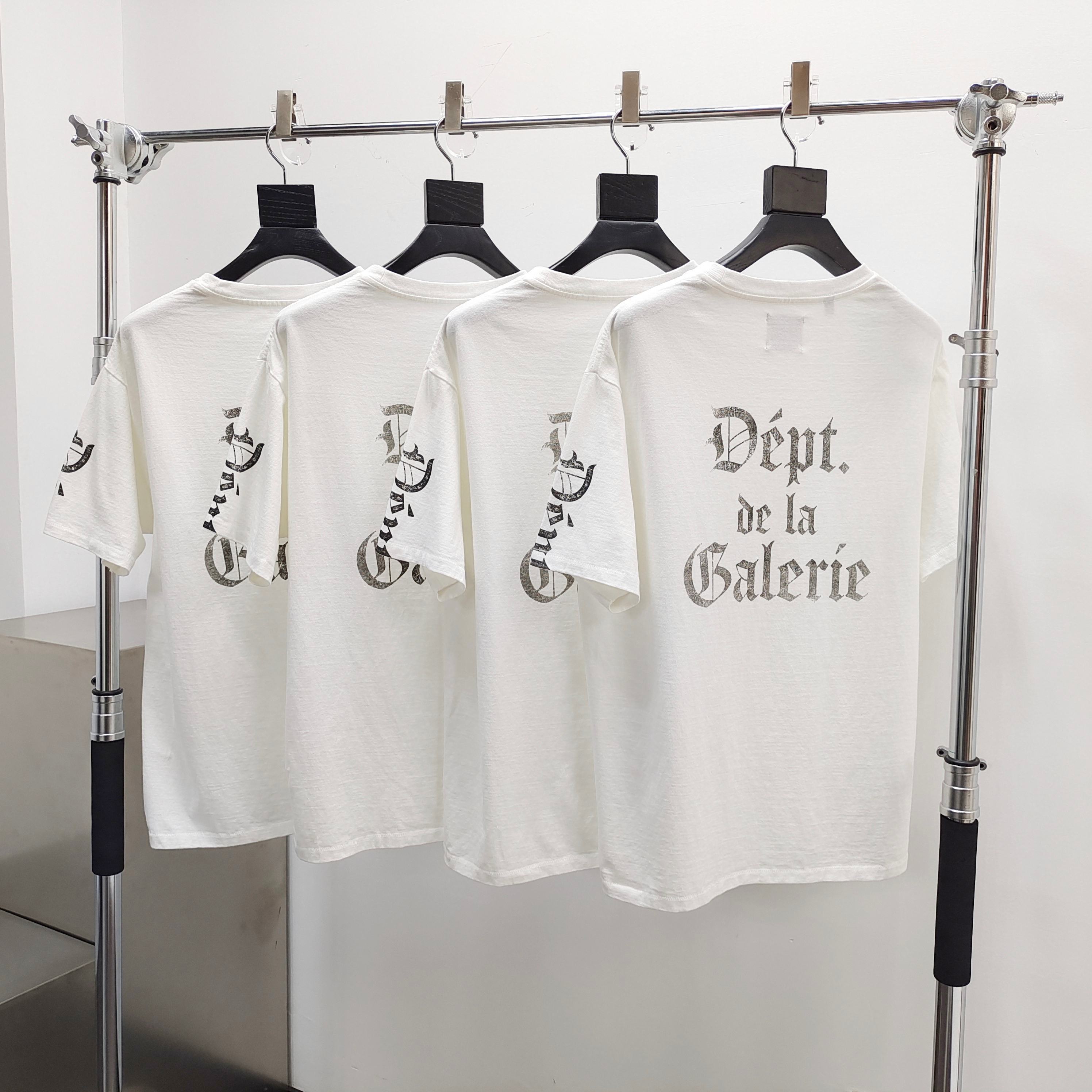 GD Dept. De La Galerie Gothic Logo Tee White #B4493