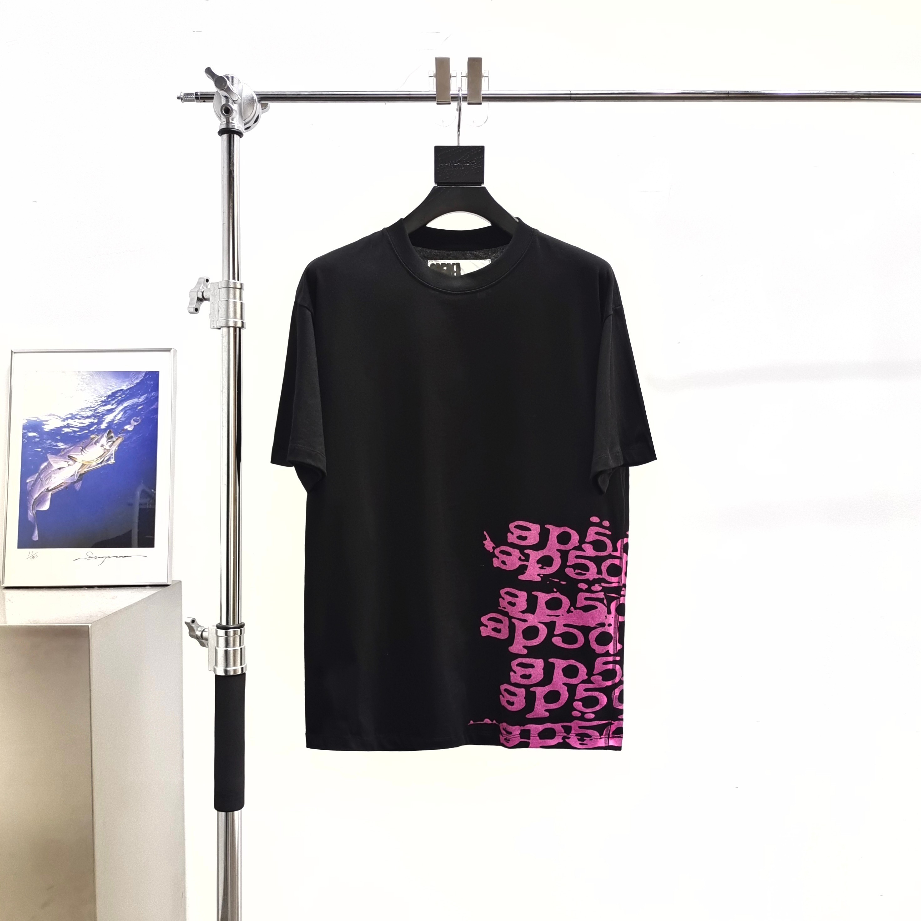 Sp5der Stacked Logo Tee Black / Pink #B4539-SP