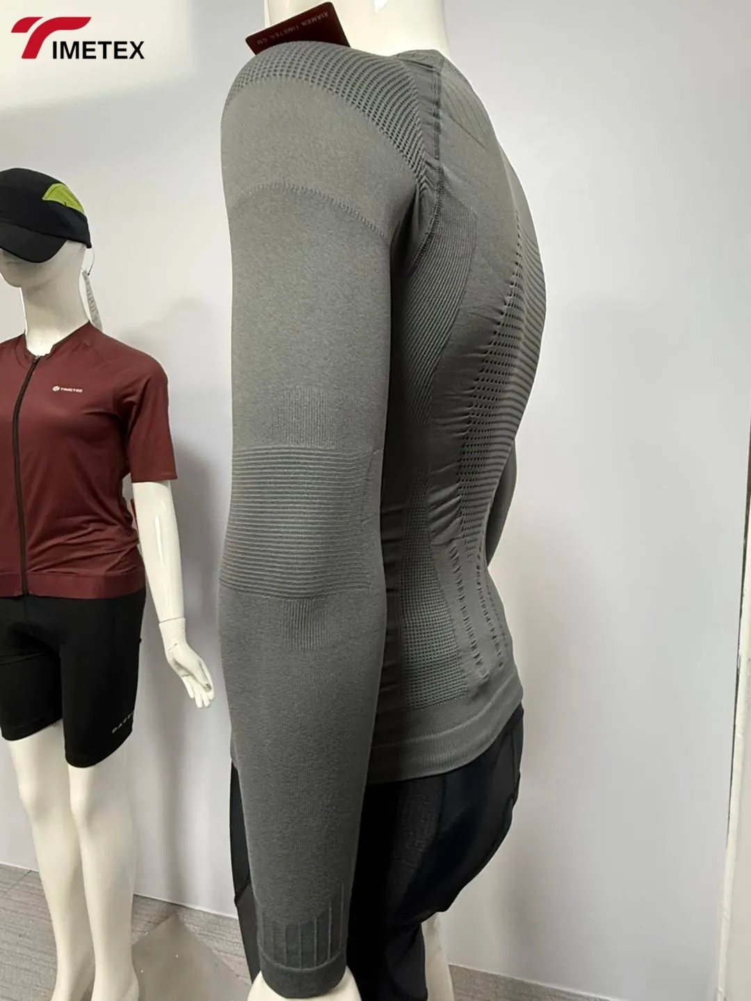 Mens Base Layer Seamless Outdoor Marathon Cycling Climbing Ski Sports Fitness Function Compression Long Sleeve and Leggings Sets