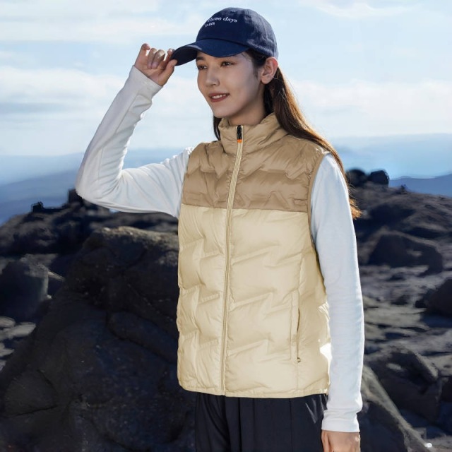 light khakis/deep khakis