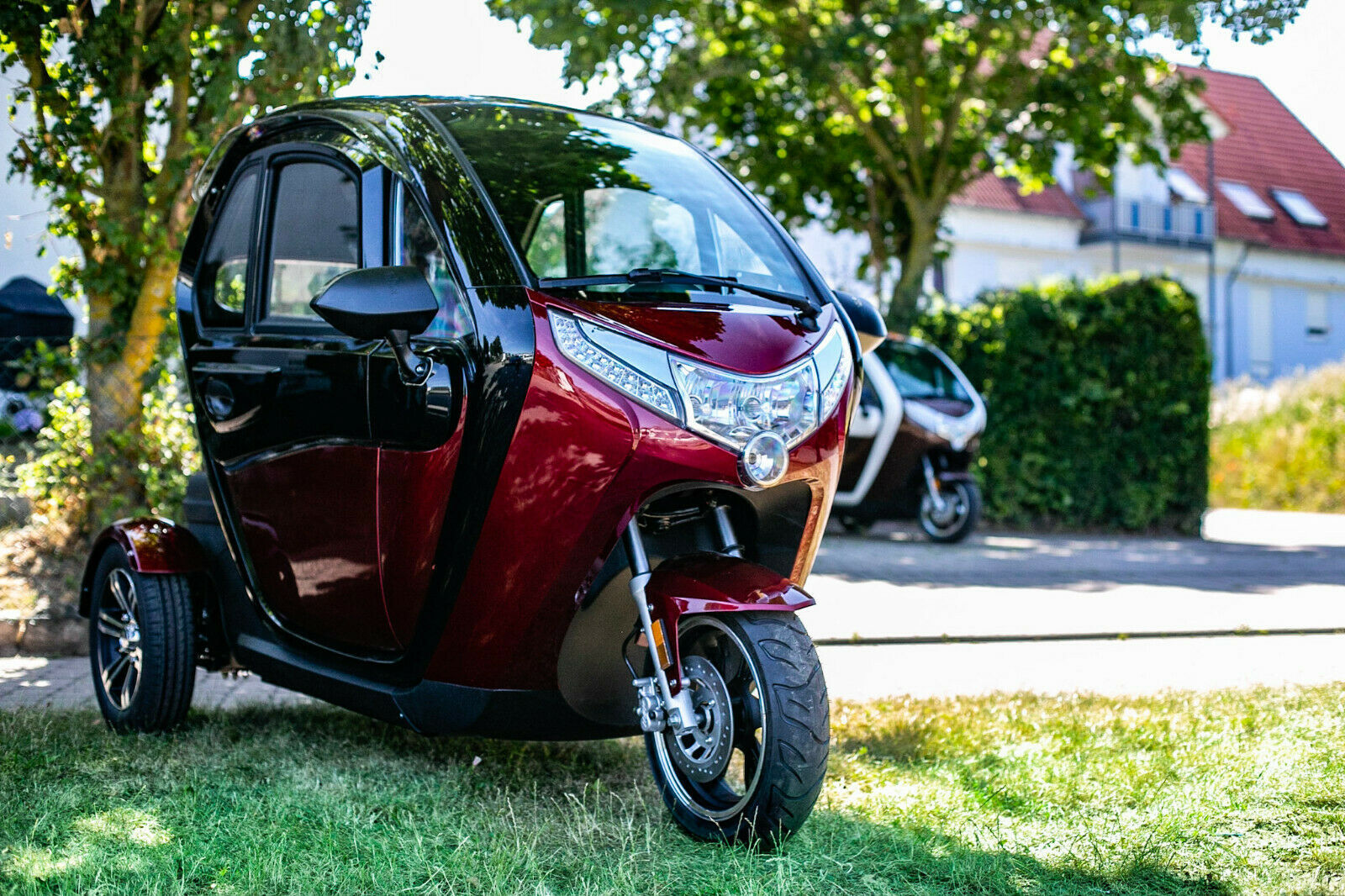 AERA EEC COC Approval 2200W Electric Tricycle 3 Wheel Scooter with 72V45Ah Lead-acid Battery 45km/h Double Seat