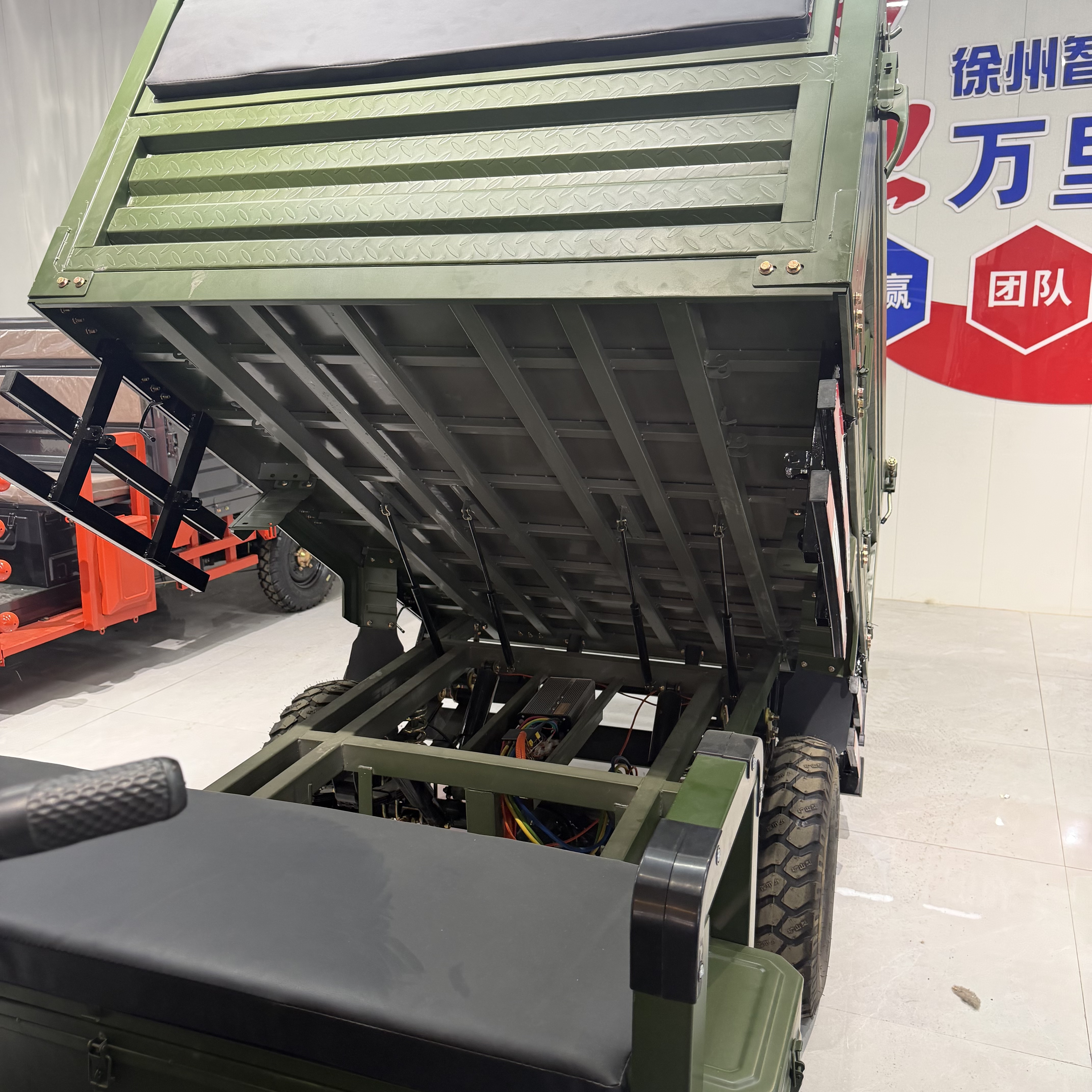 Heavy Duty 72V 1800W Electric Cargo Tricycle for Adults 800kg Load 1.8m Dump Bed Three Wheel Tricycle