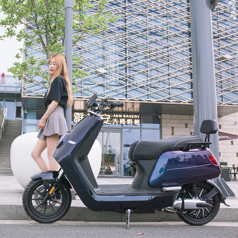 Factory Cheap Price 4000W Moped Electric Streetbike 3000W Adult Electric Motorcycle Scooters Long Range 48V Lithium