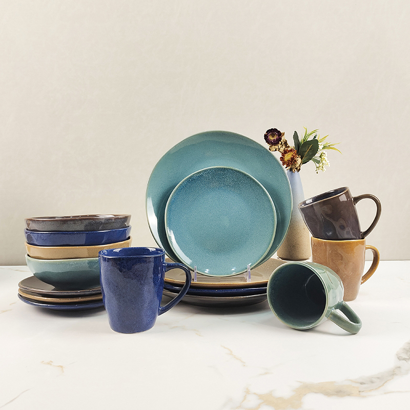 16 Piece Eco-Friendly Luxury Stoneware Dinnerware Set with Golden Edge Pattern Factory Direct Sales Price High Cost Performance