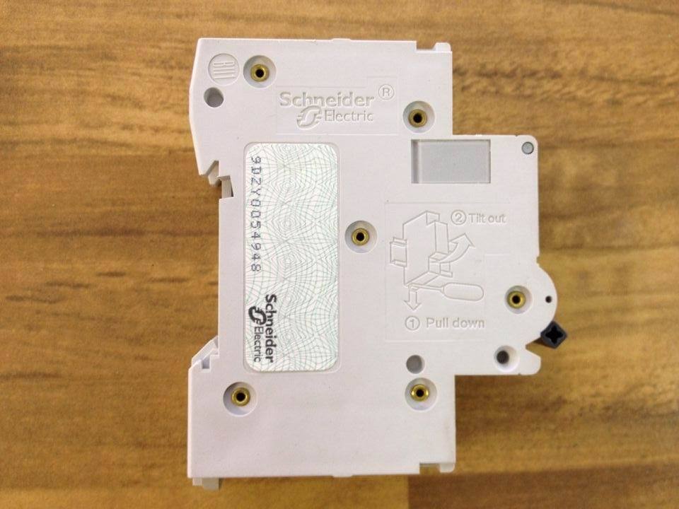 Schneider Schneider C60N C50 Multi9 1P50A circuit breaker 17879 original authentic