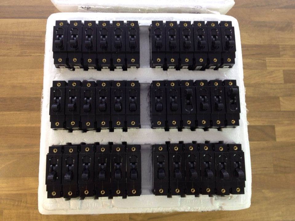 United States Jia Ling CA1-XO-02-325-321-E - circuit breaker DC250V 60A 80V new genuine