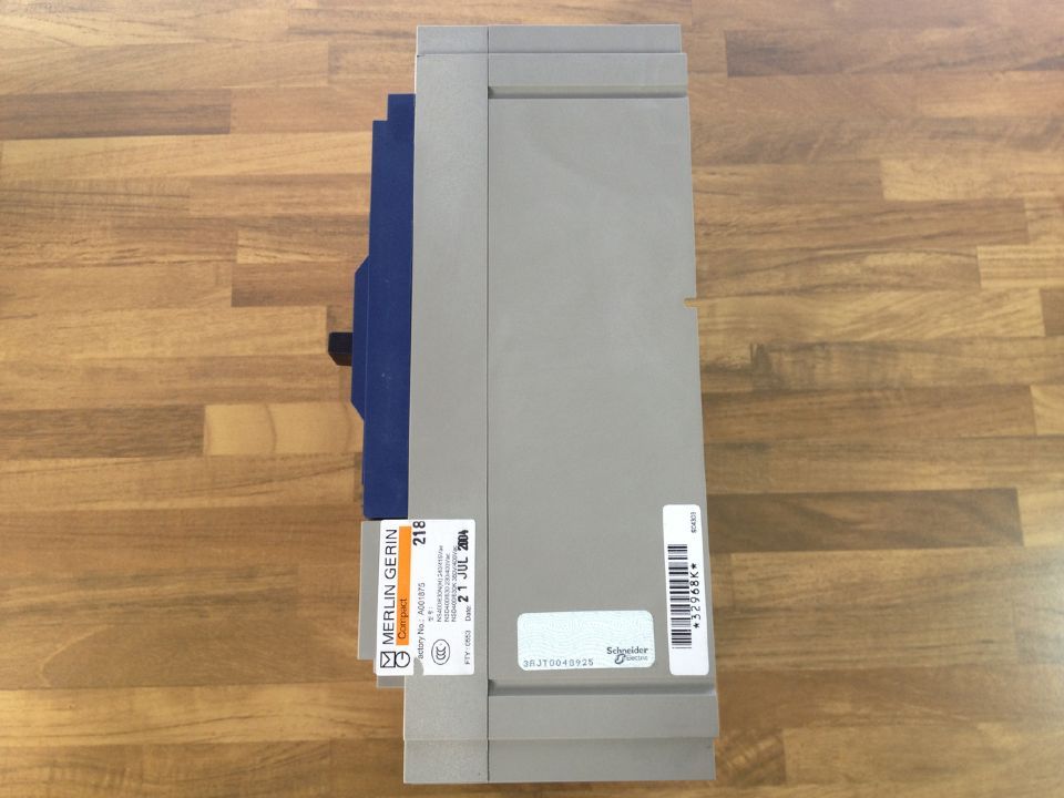 The original Schneider Schneider NSD400K 315A 3P315A air switch circuit breaker