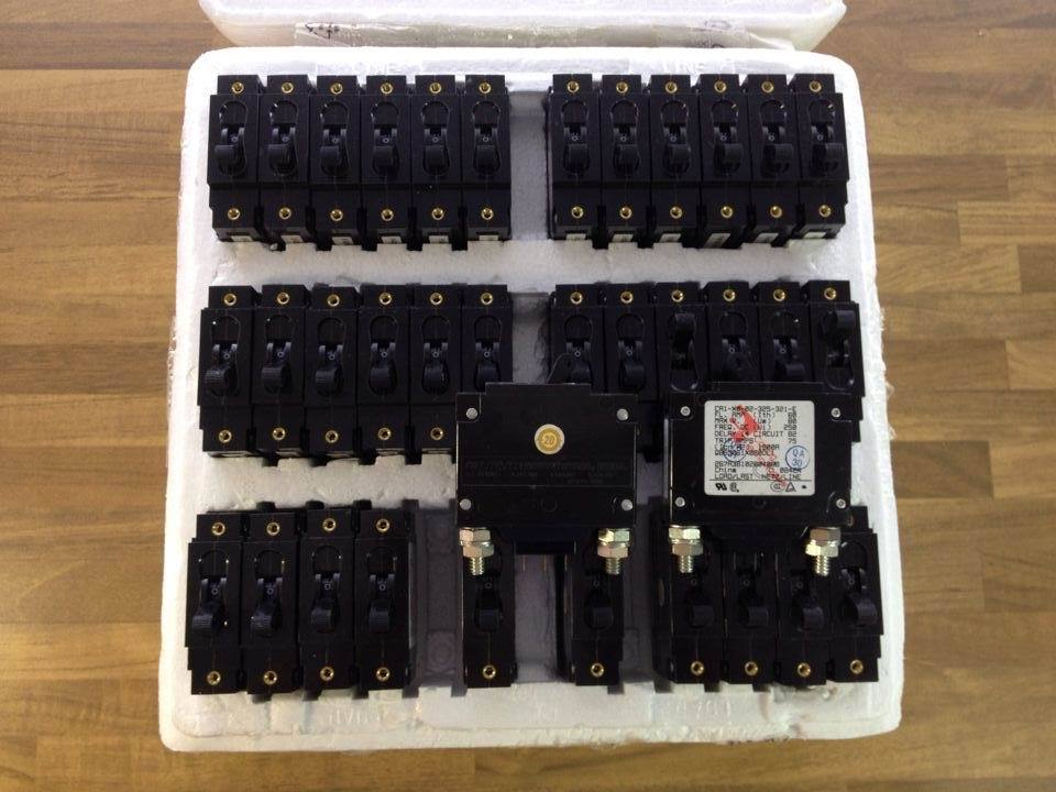 United States Jia Ling CA1-XO-02-325-321-E - circuit breaker DC250V 60A 80V new genuine