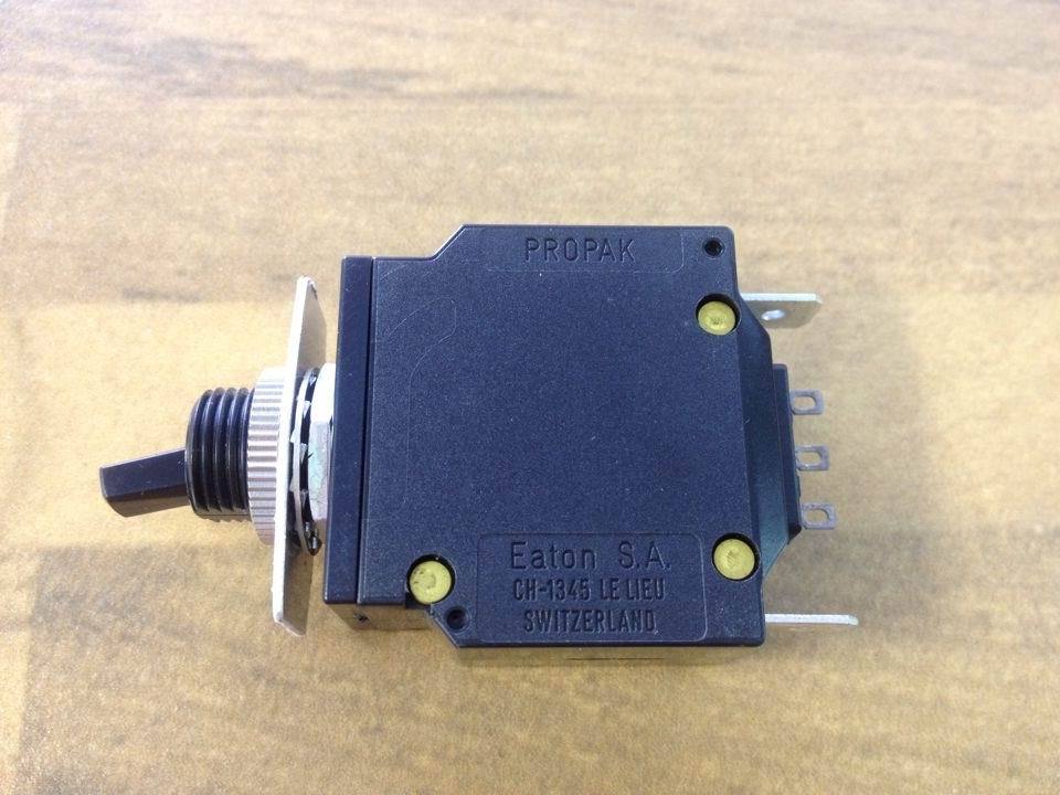 Germany EATON Eaton MOELLER Muller PBB1-Y4-2 Jinzhong breaker 1P3A 72V original -