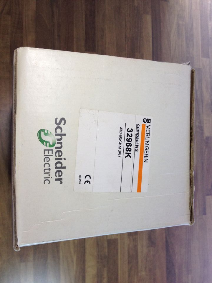 The original Schneider NSD400 350A spot Schneider imported air switch circuit breaker