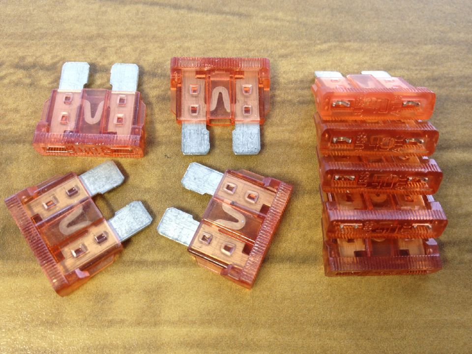 The United States Buss BK/ATC-40J 40A 32V import auto fuse medium insert insurance tube