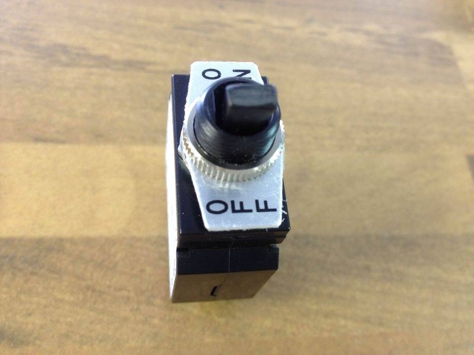 Germany EATON Eaton MOELLER Muller PBB1-Y4-2 Jinzhong breaker 1P3A 72V original -