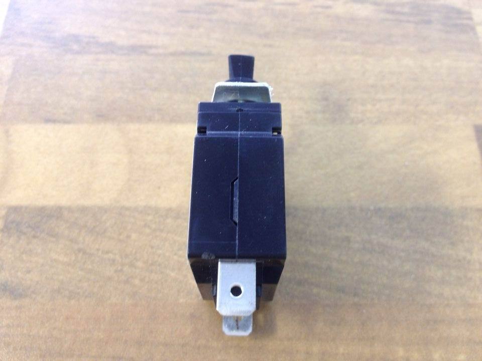 Germany EATON Eaton MOELLER Muller PBB1-Y4-2 Jinzhong breaker 1P3A 72V original -