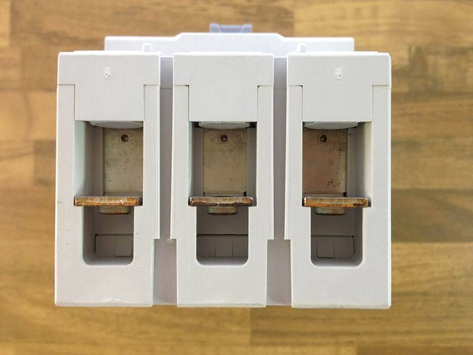 The original bell Muller MOELLER Eaton BZME1-A100 3P 100A circuit breaker