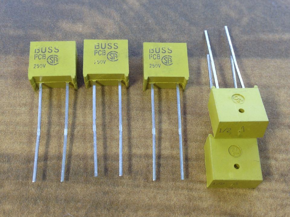 The United States BUSS Bussmann circuit board square fuse 250V1/2A circuit board square type of insurance