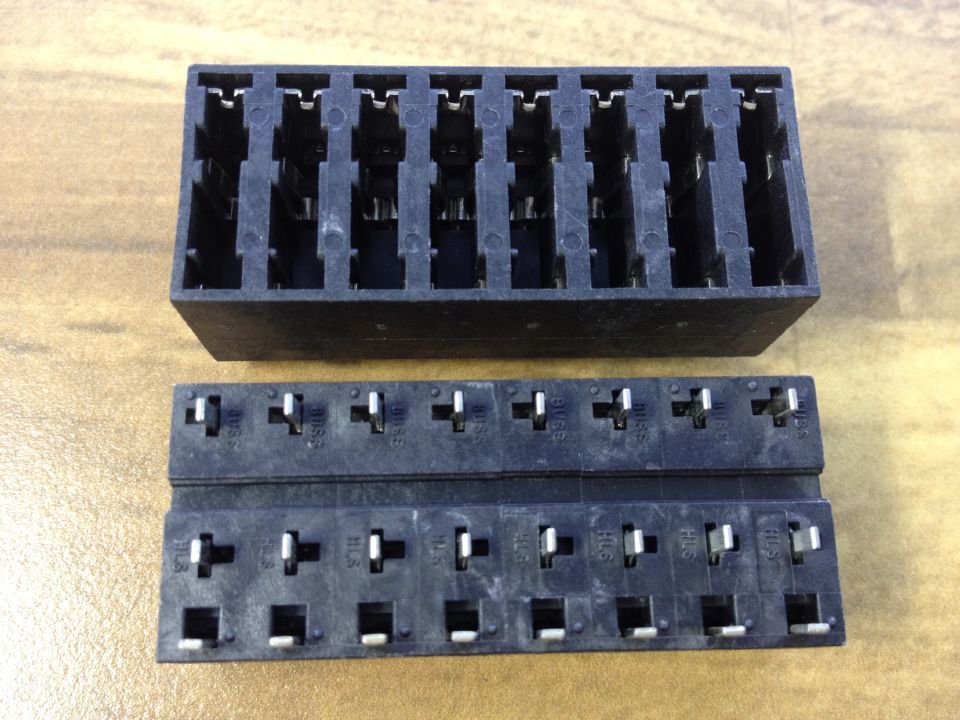 The United States Bussmann HLS-8 8 fuseholders BUSS fuseholders genuine original