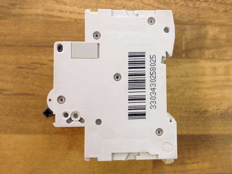 Schneider Schneider C60N C10A Multi9 1P10A240V-415V25802 circuit breaker original