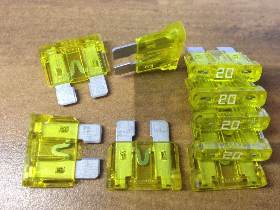 The United States Litteltuse Netlon 20A 32V import medium safety sheet auto fuse