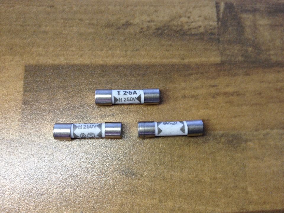 The original American Litteifuse Netlon T2.5A H250V imported ceramic fuse 5X20