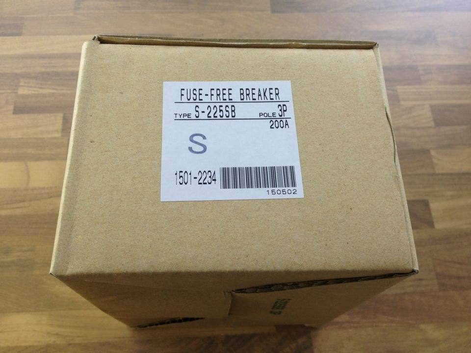 HITACHI Hitachi S-225SB circuit breaker air switch 3P200A inlet air switch