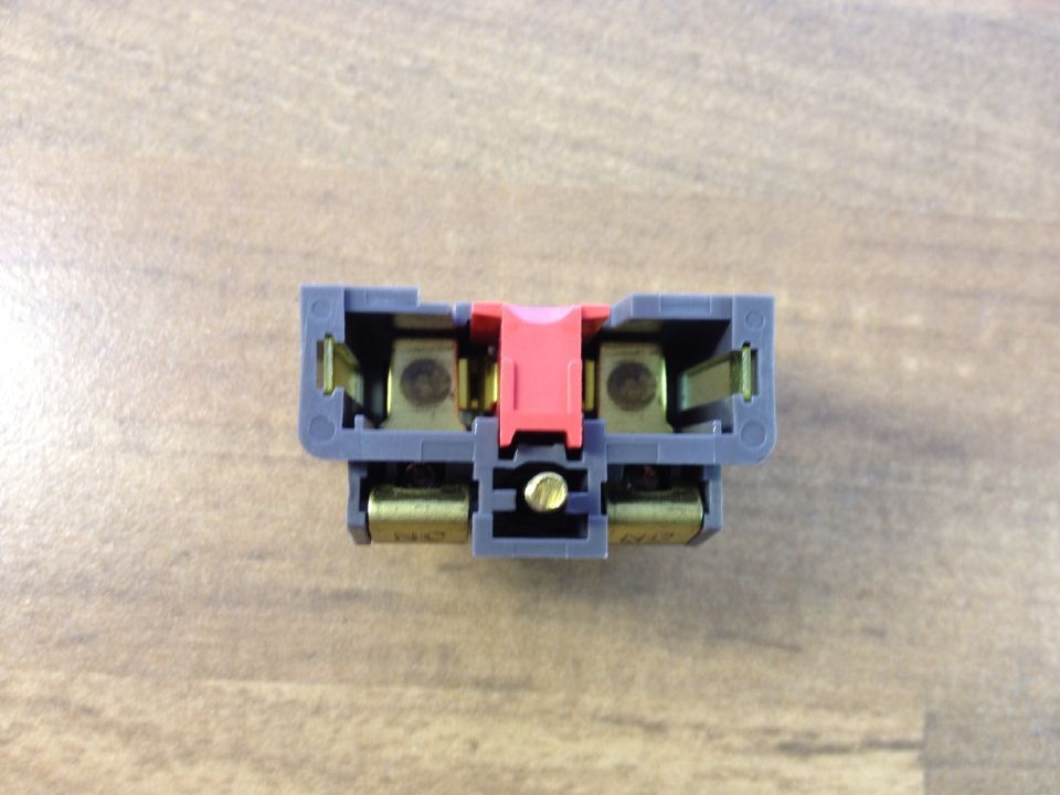 Japan's IDEC Idec and BS001E NC button contact switch genuine original
