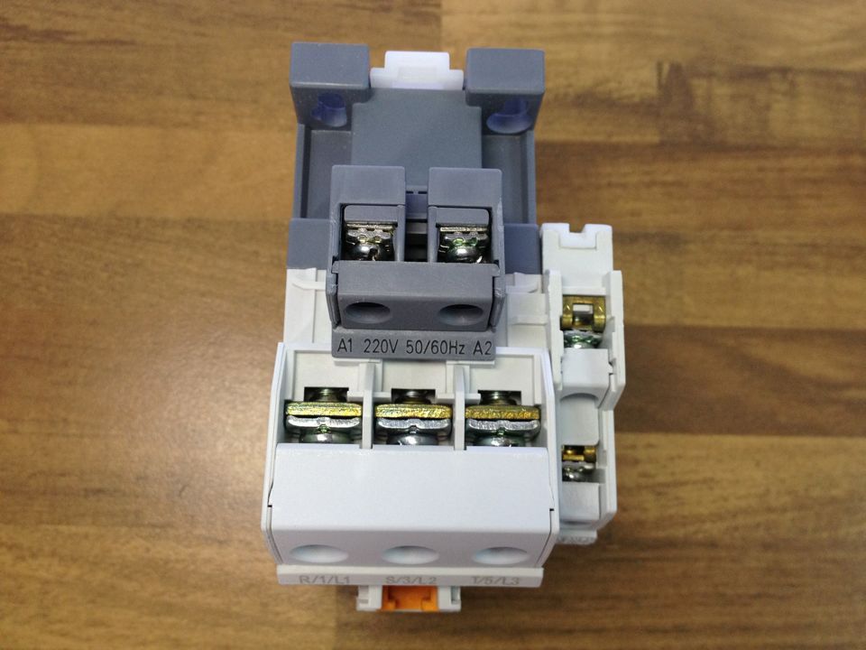 South Korea LG electric GMC-12 MEC AC contactor 220V to ensure genuine fake a lose ten